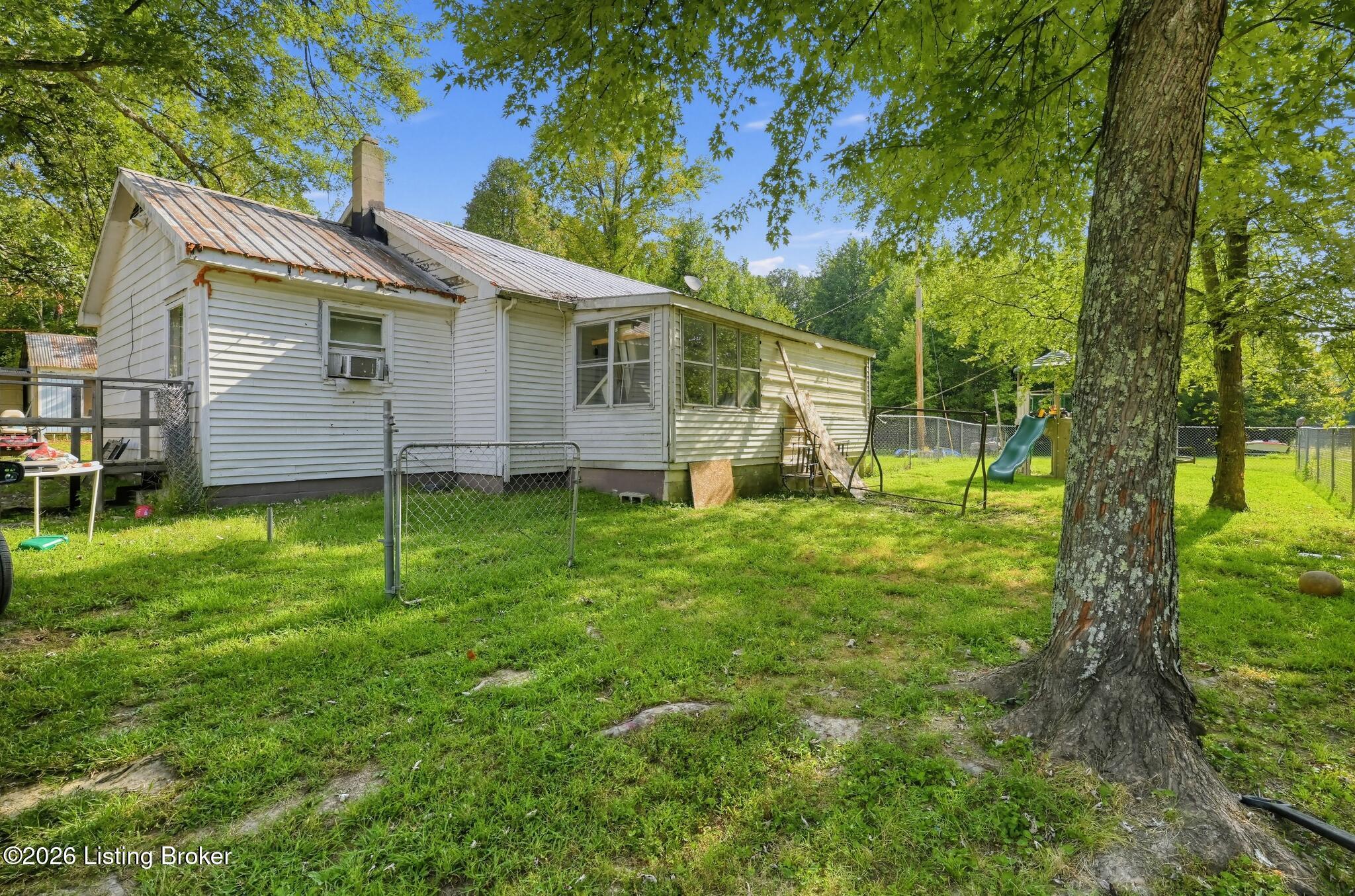 181 Lotus Rd Property Photo 1