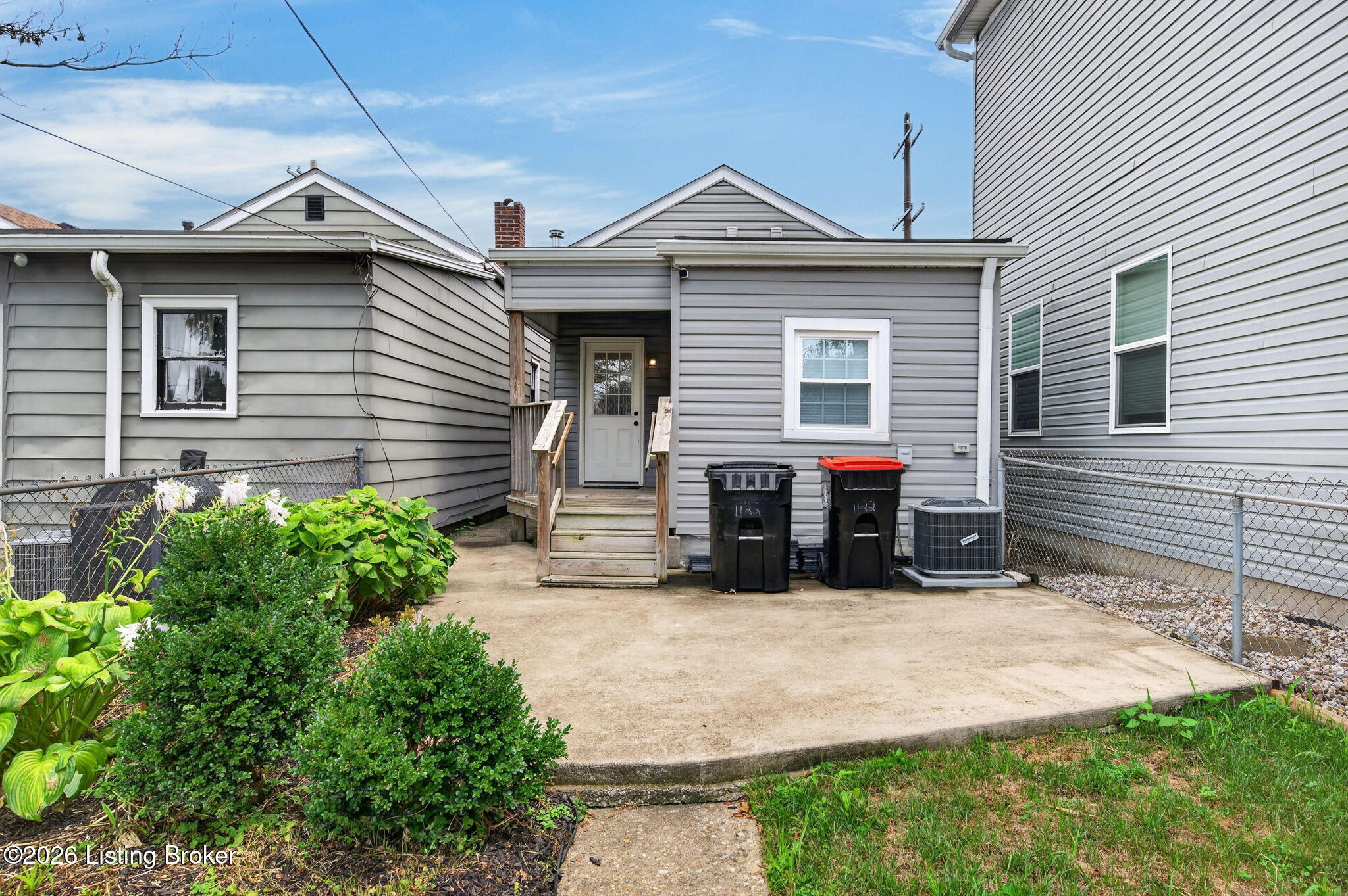 1122 E Burnett Ave Property Photo 26