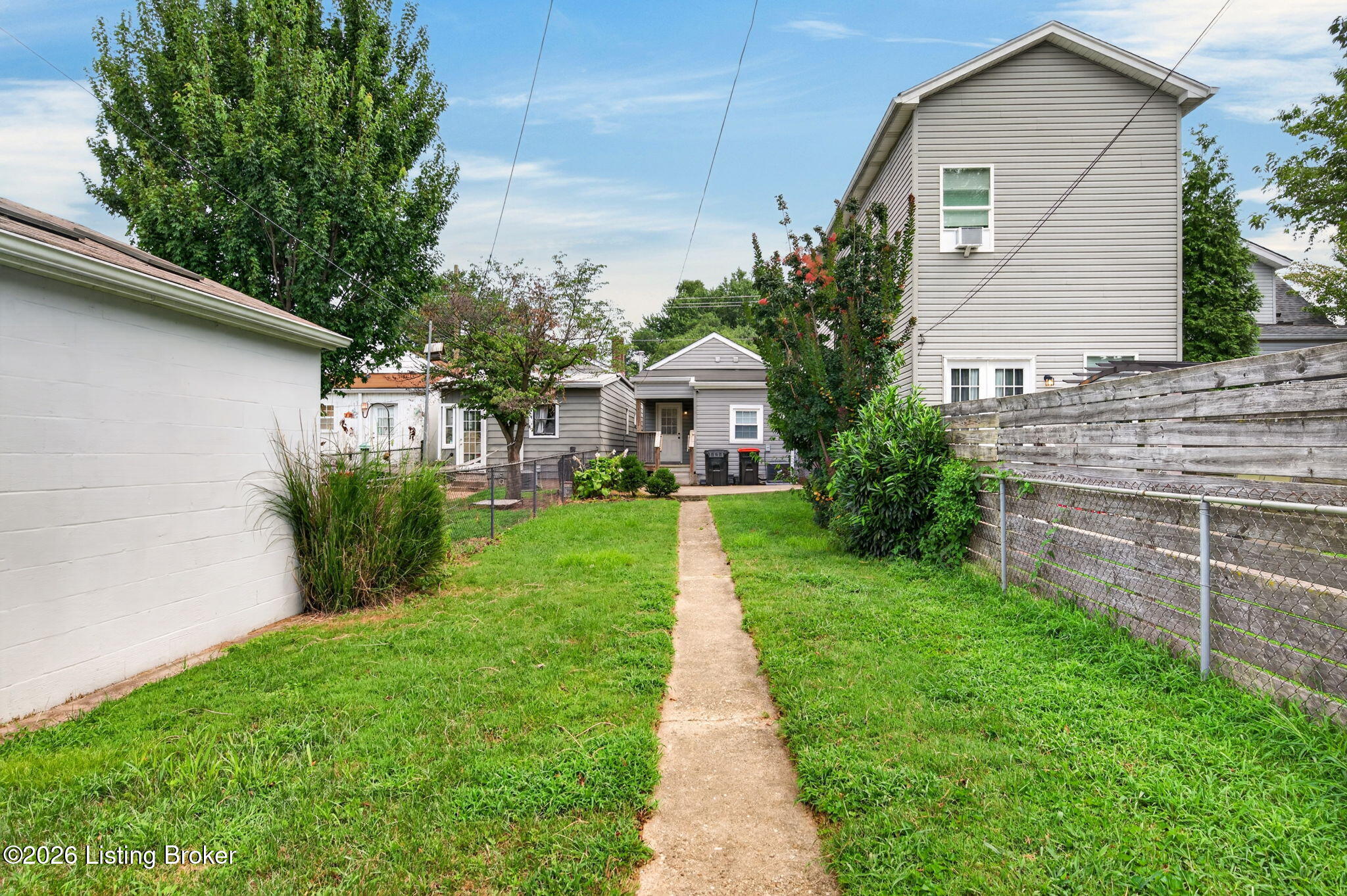 1122 E Burnett Ave Property Photo 27