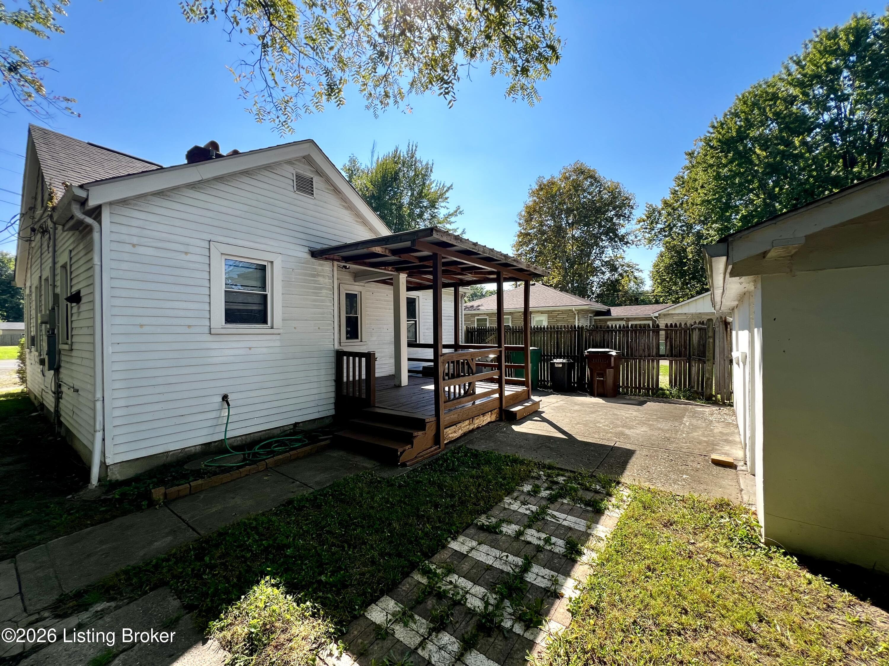 4815 Greenwood Rd Property Photo 5