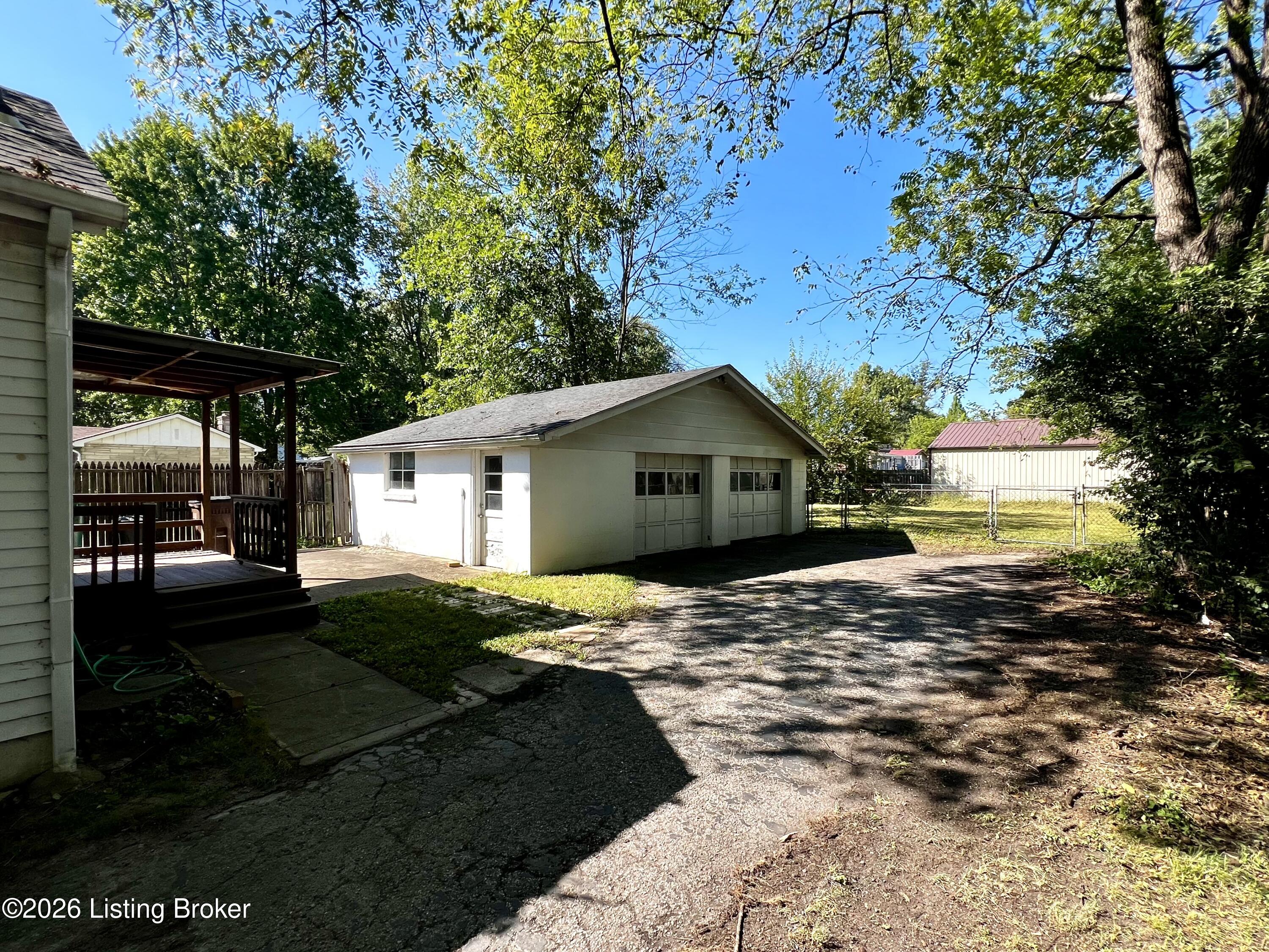 4815 Greenwood Rd Property Photo 6