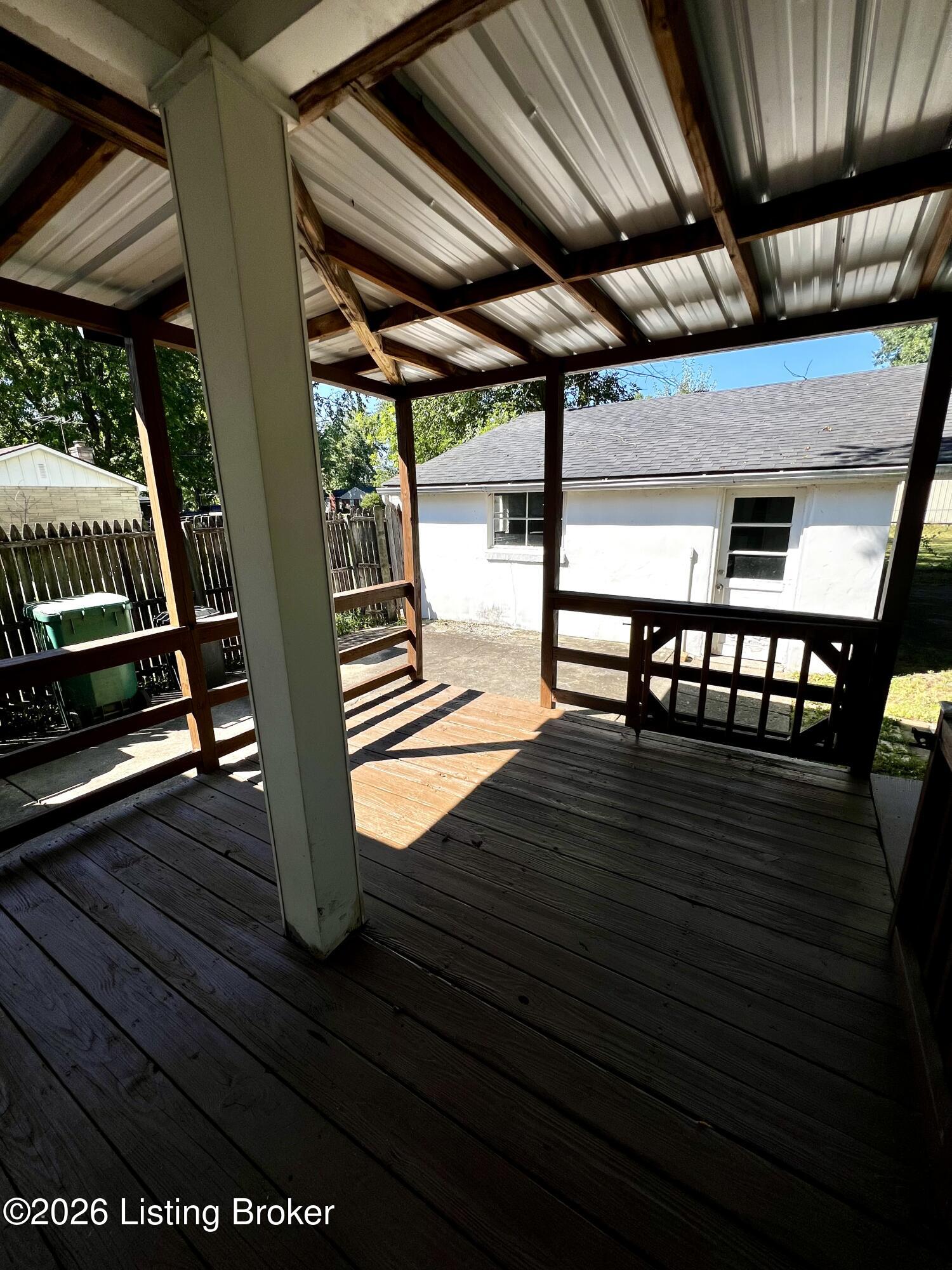 4815 Greenwood Rd Property Photo 8