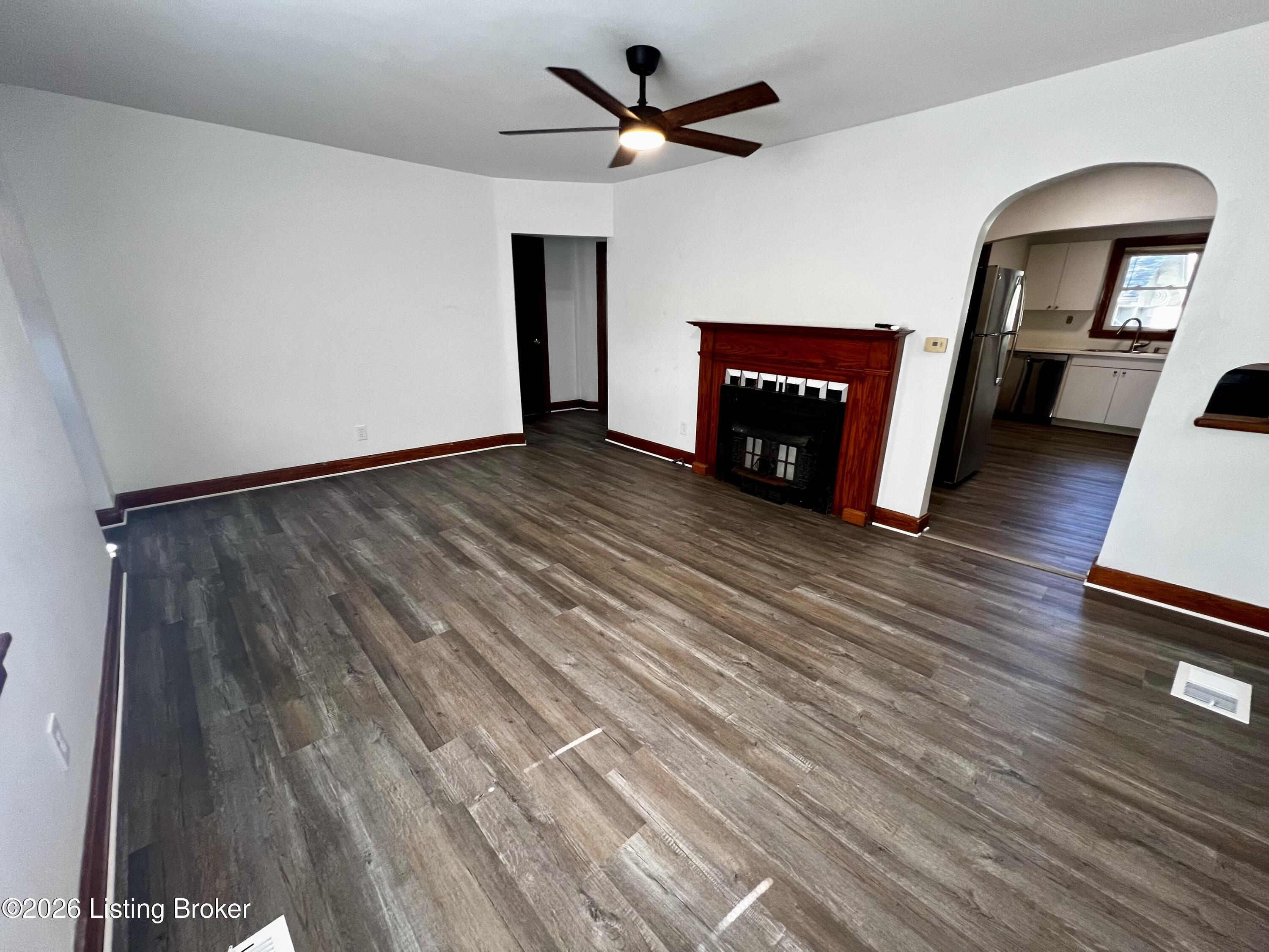 4815 Greenwood Rd Property Photo 9