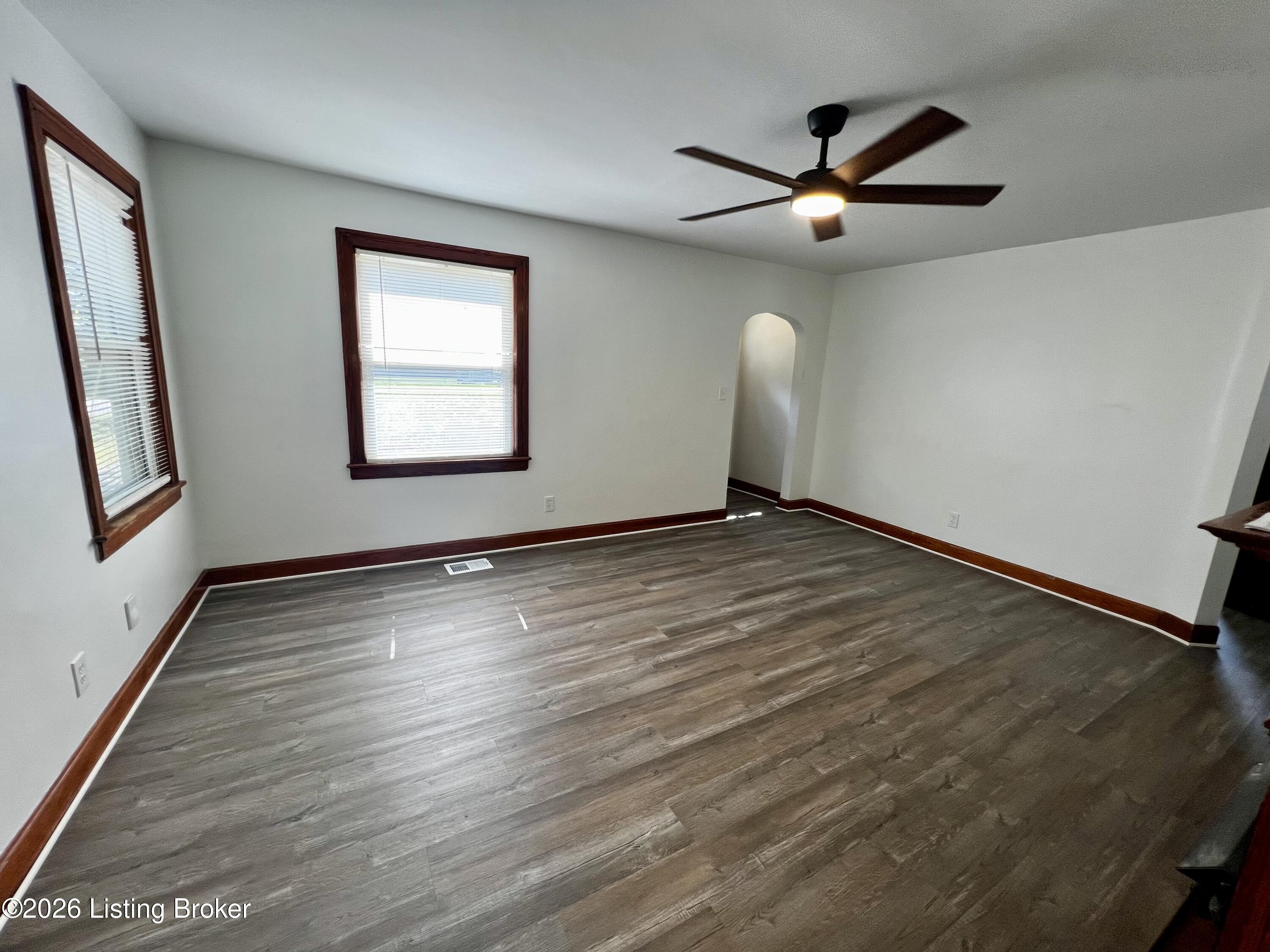 4815 Greenwood Rd Property Photo 10