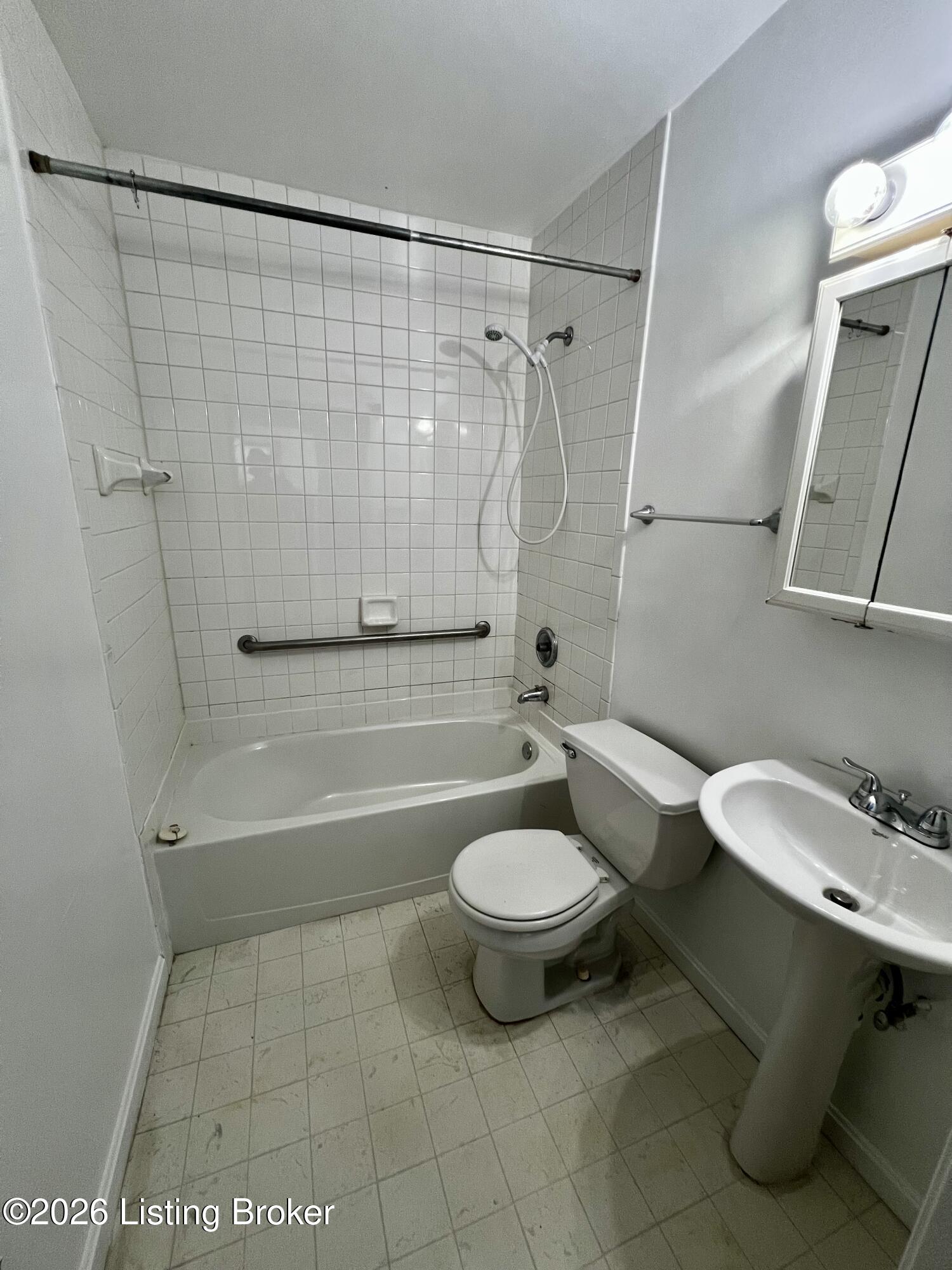 4815 Greenwood Rd Property Photo 15