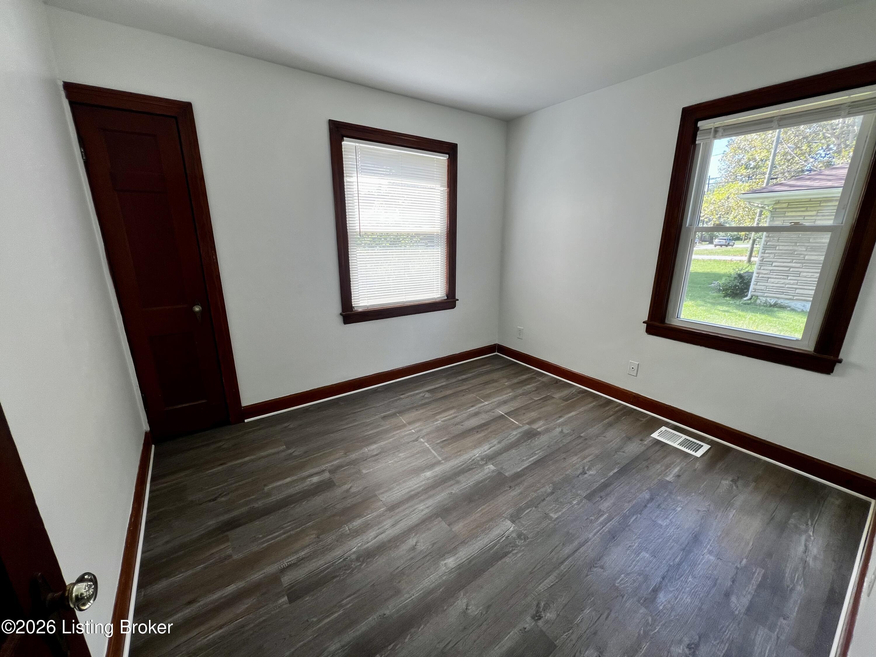4815 Greenwood Rd Property Photo 16
