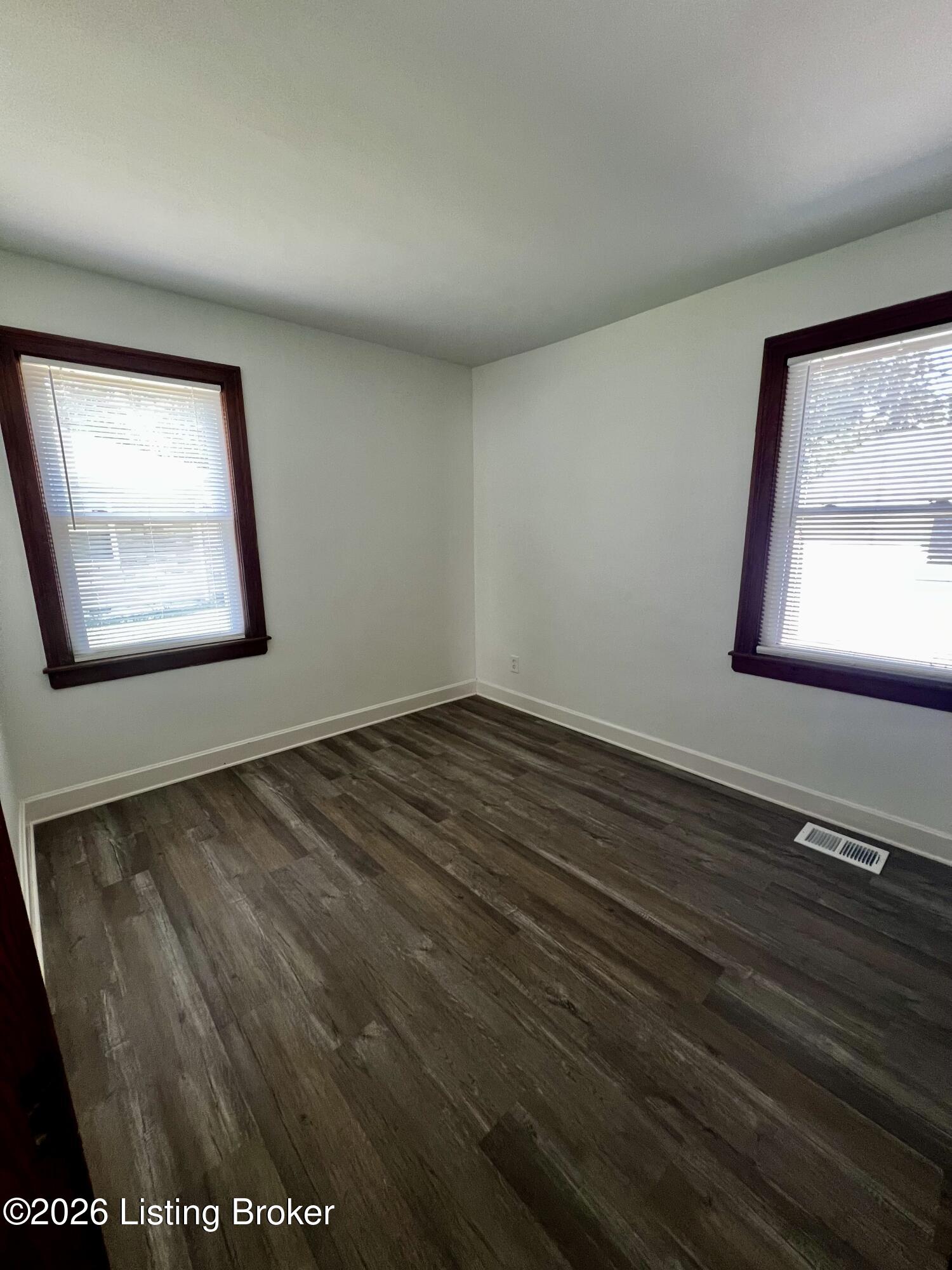 4815 Greenwood Rd Property Photo 17