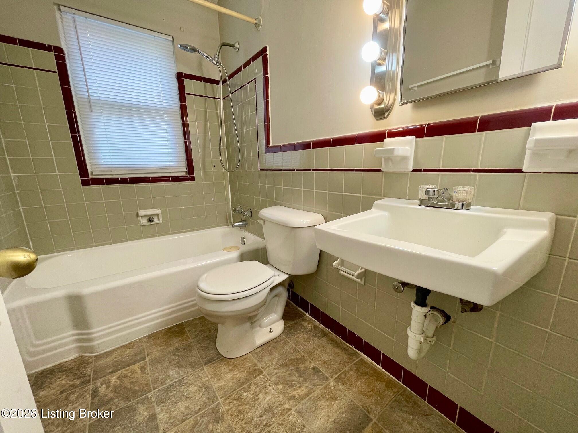210 Breckenridge Ln 2 Property Photo 5