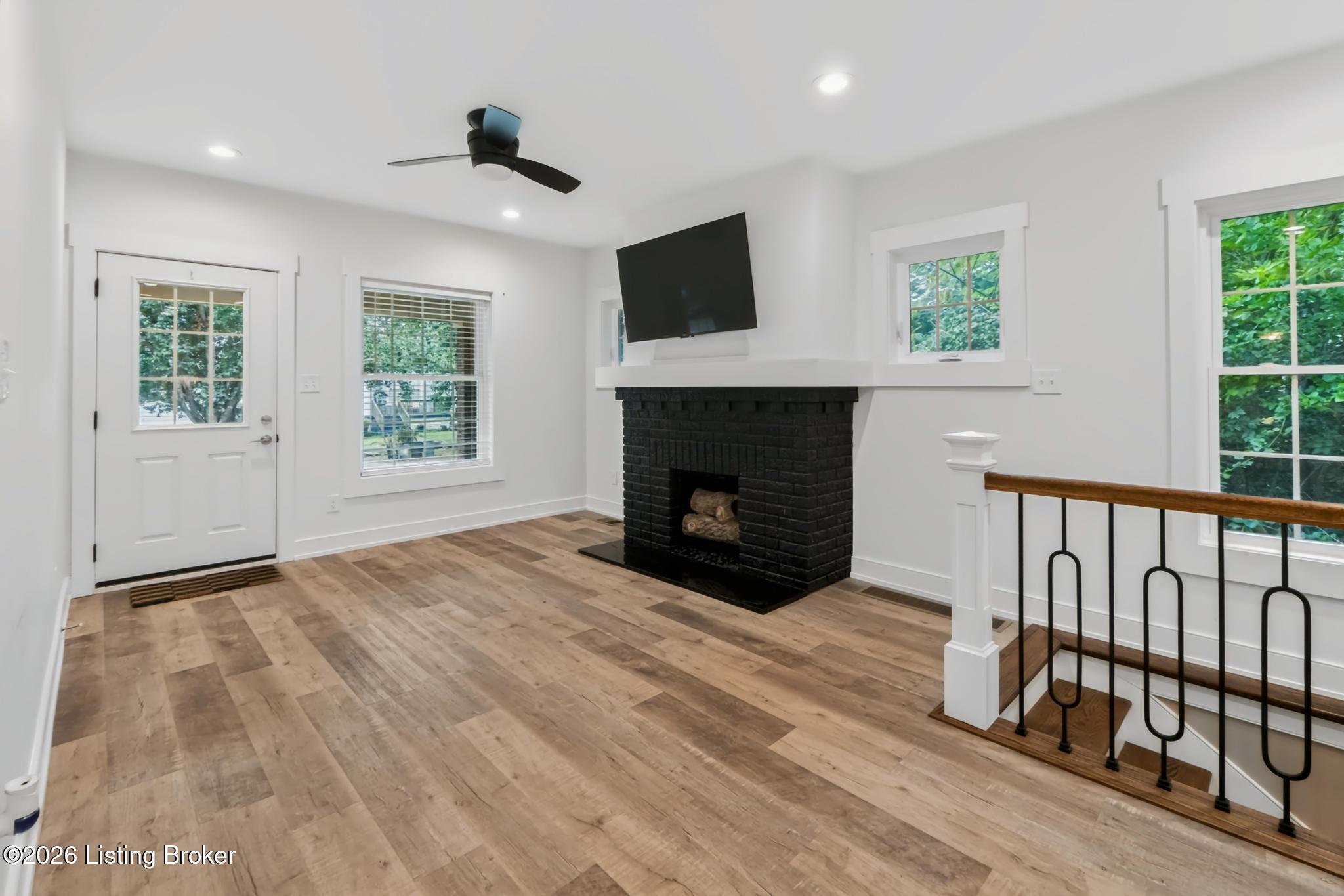210 Cornell Pl Property Photo 6