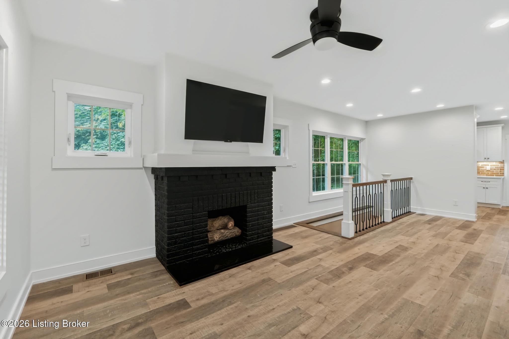 210 Cornell Pl Property Photo 8