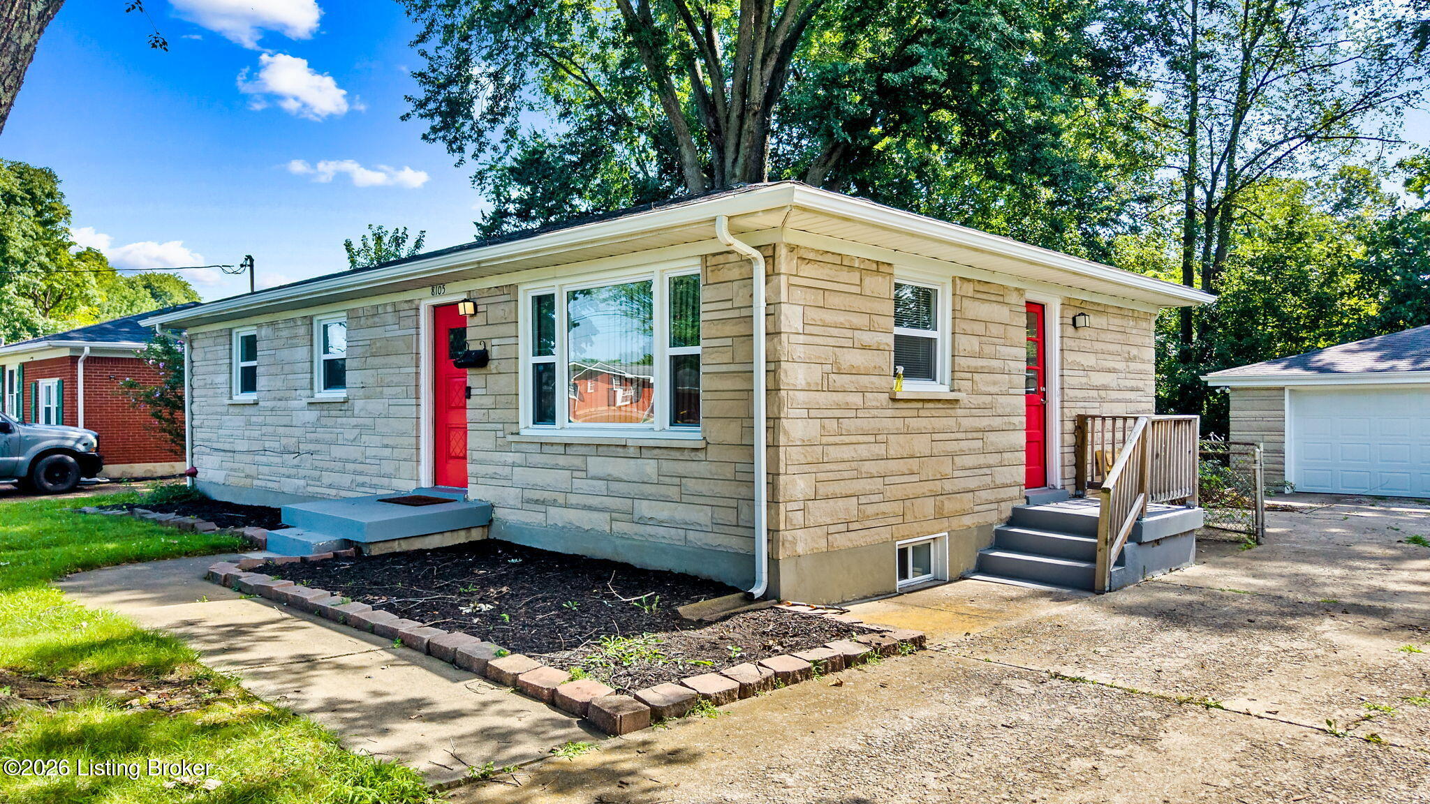 8105 Devonshire Dr Property Photo 2