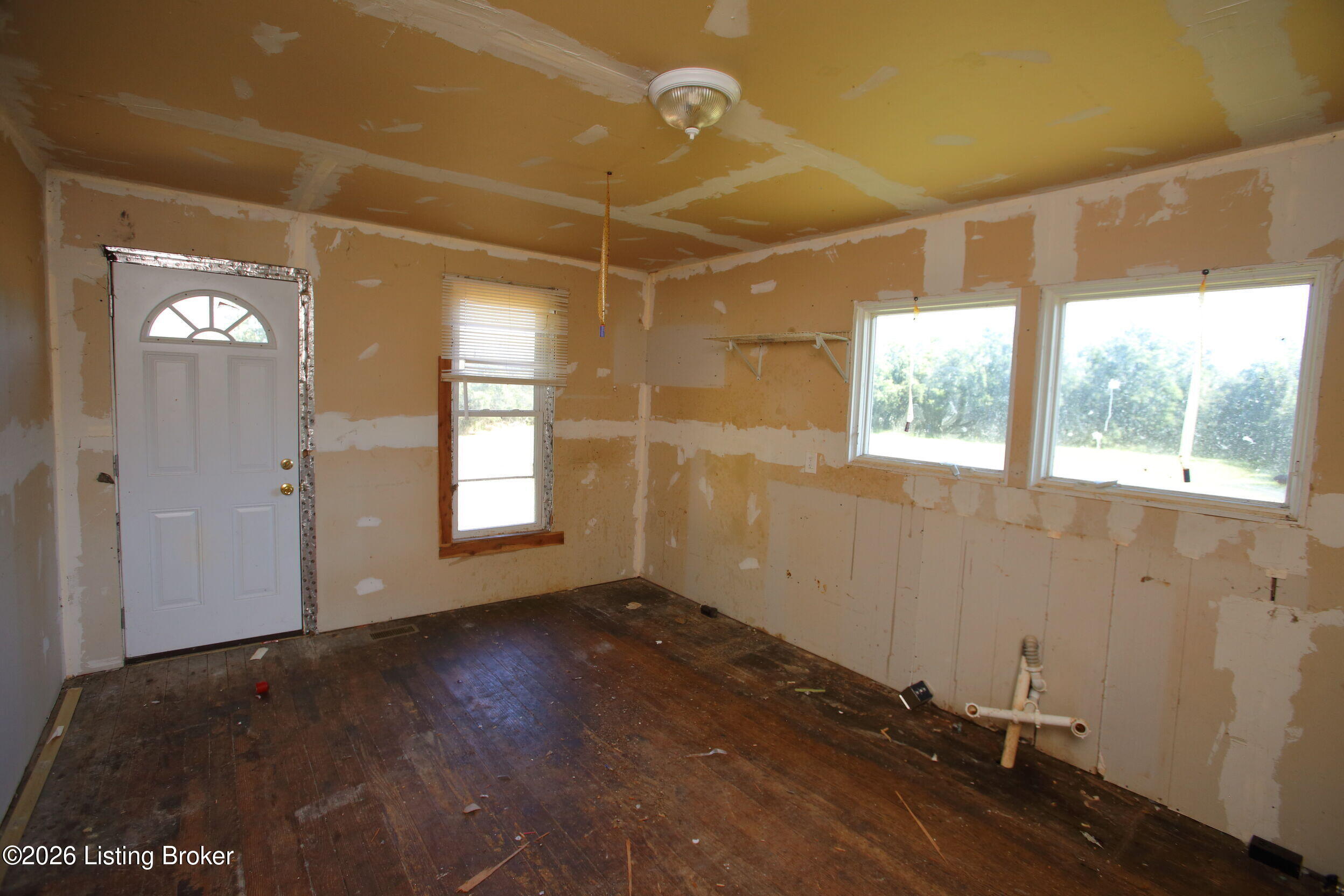 11990 Old Highway 111 Property Photo 9