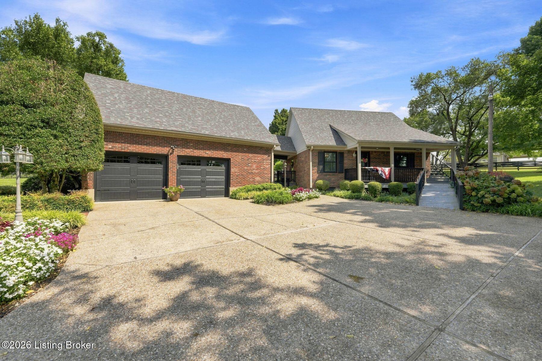 1799 Veechdale Rd Property Photo 3