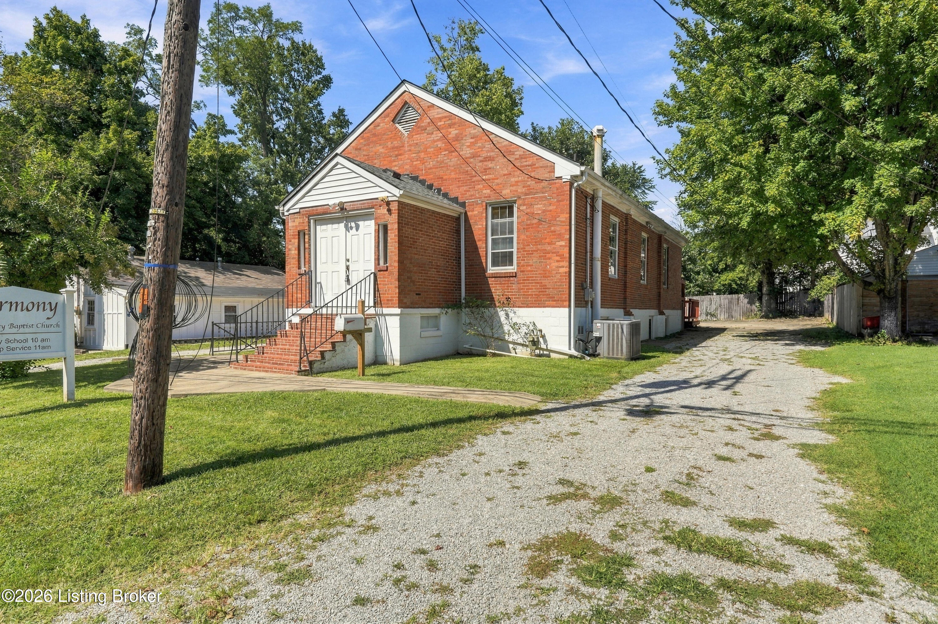 109 Berry Ave Property Photo 3