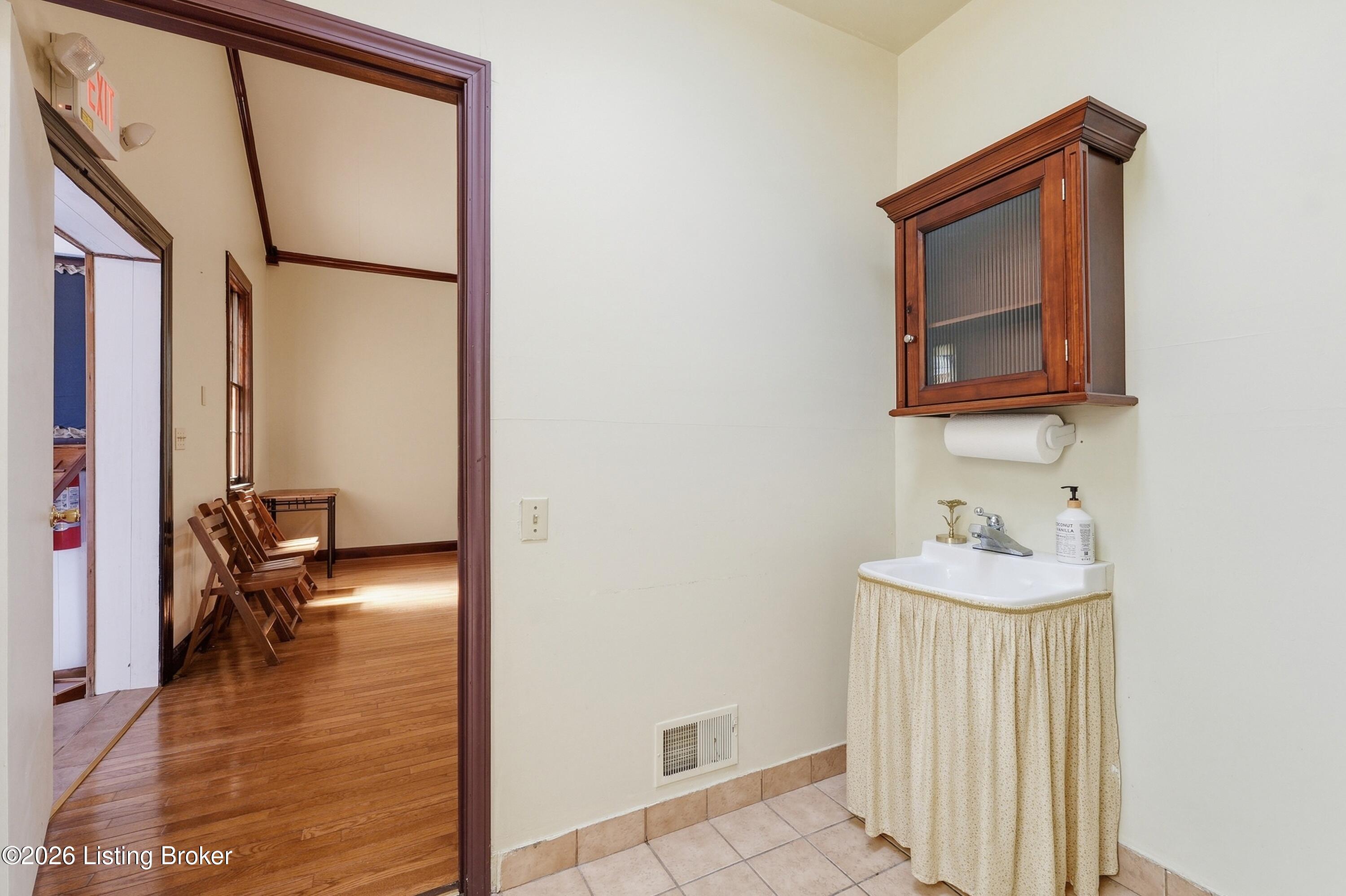 109 Berry Ave Property Photo 20