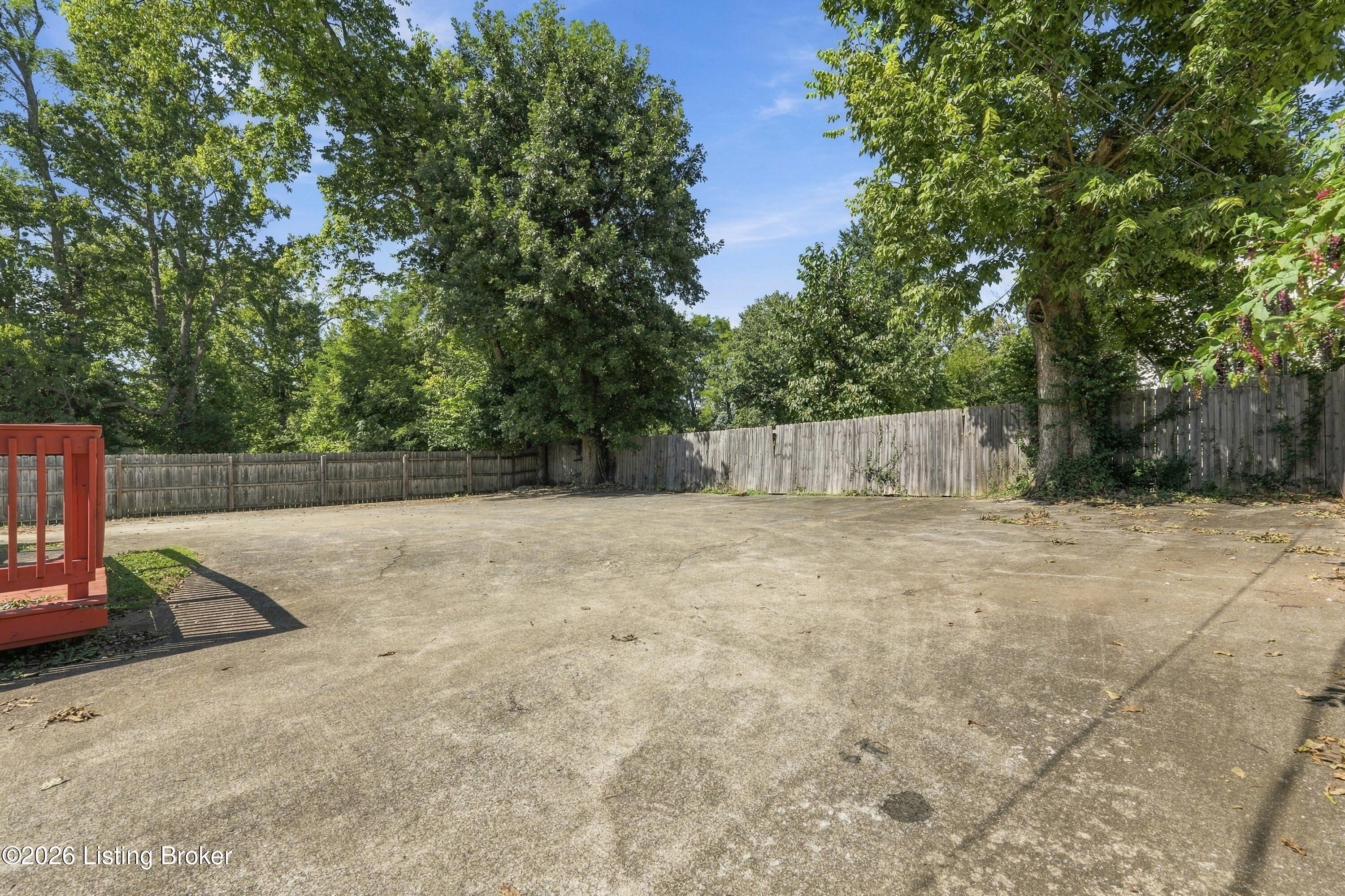 109 Berry Ave Property Photo 30