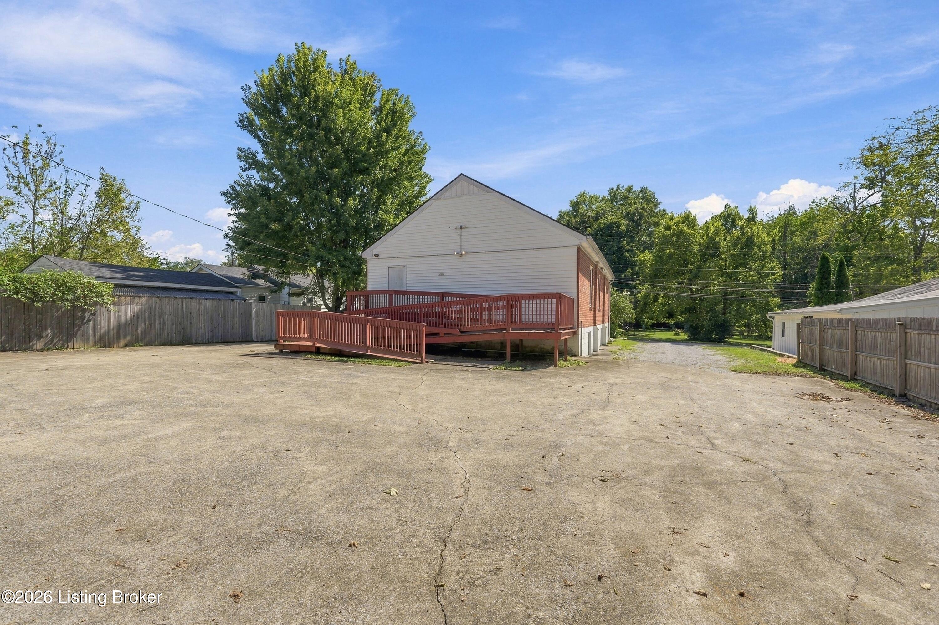 109 Berry Ave Property Photo 32