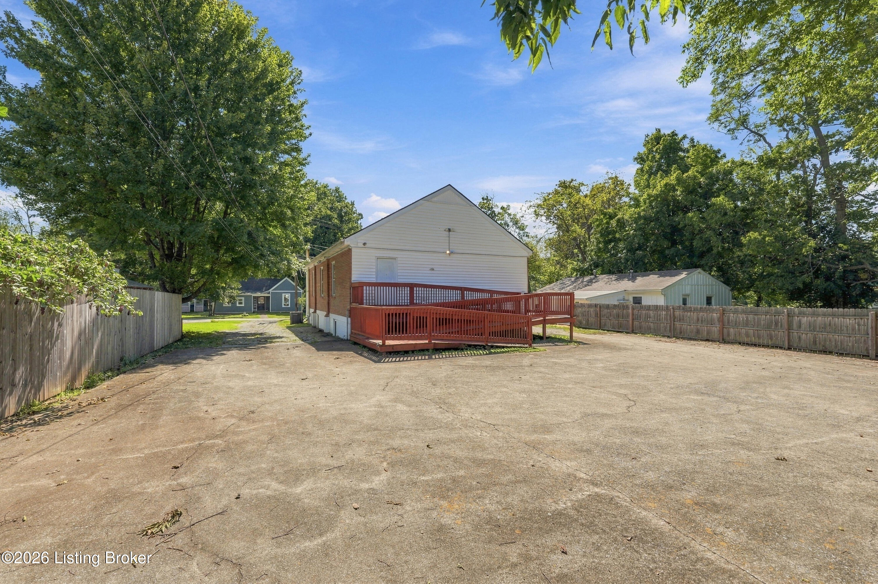 109 Berry Ave Property Photo 44