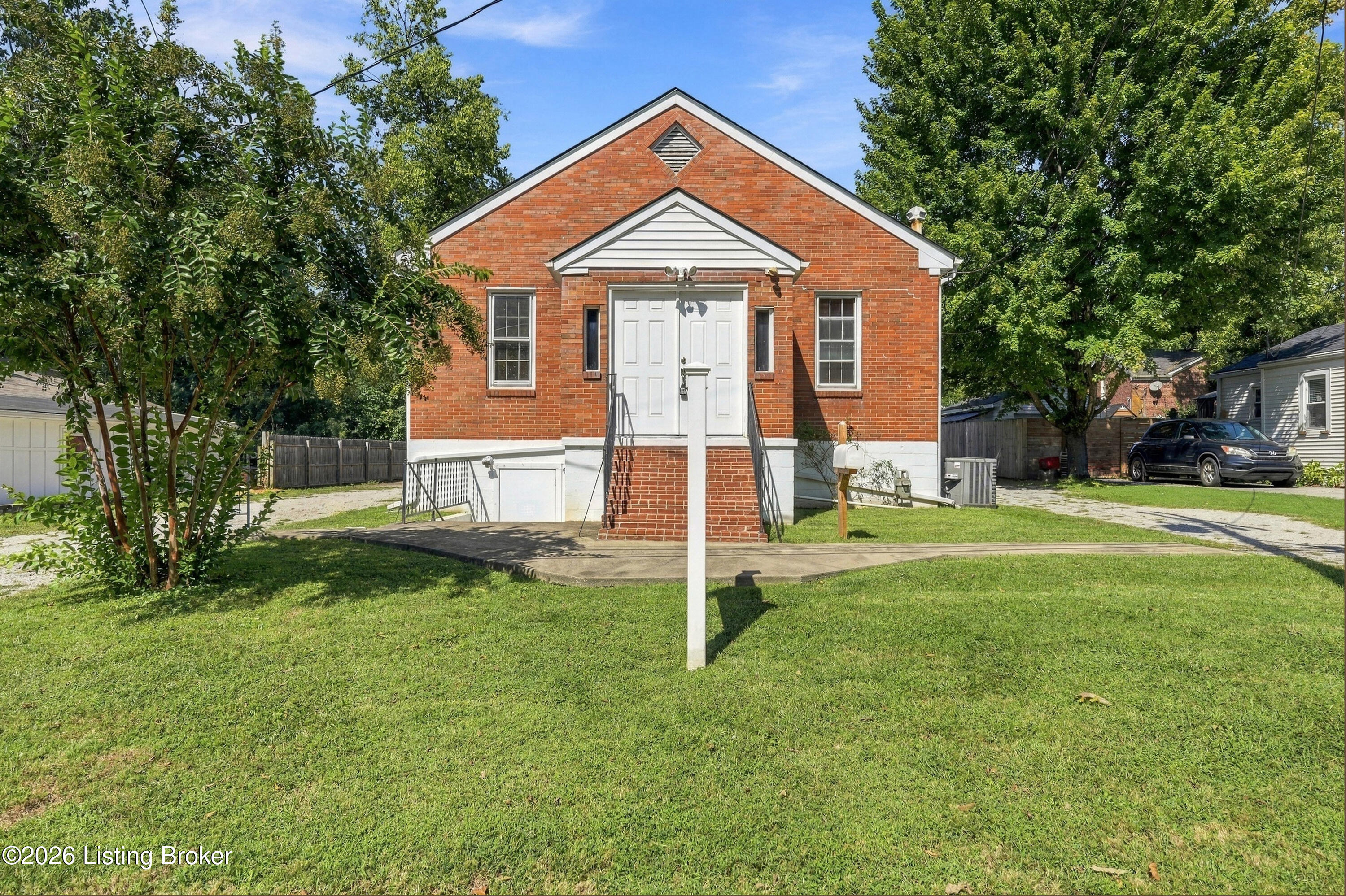 109 Berry Ave Property Photo 2