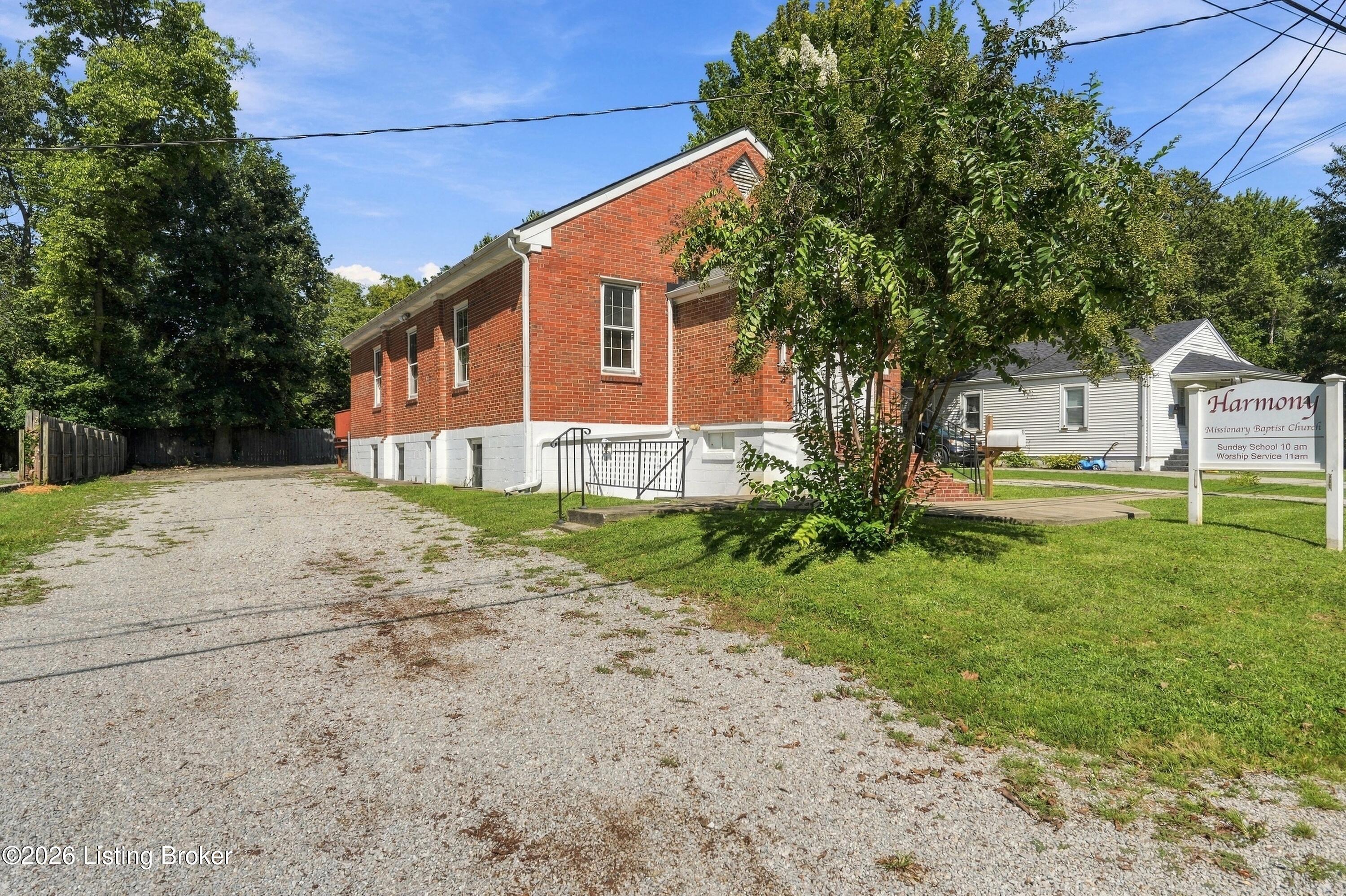 109 Berry Ave Property Photo 4