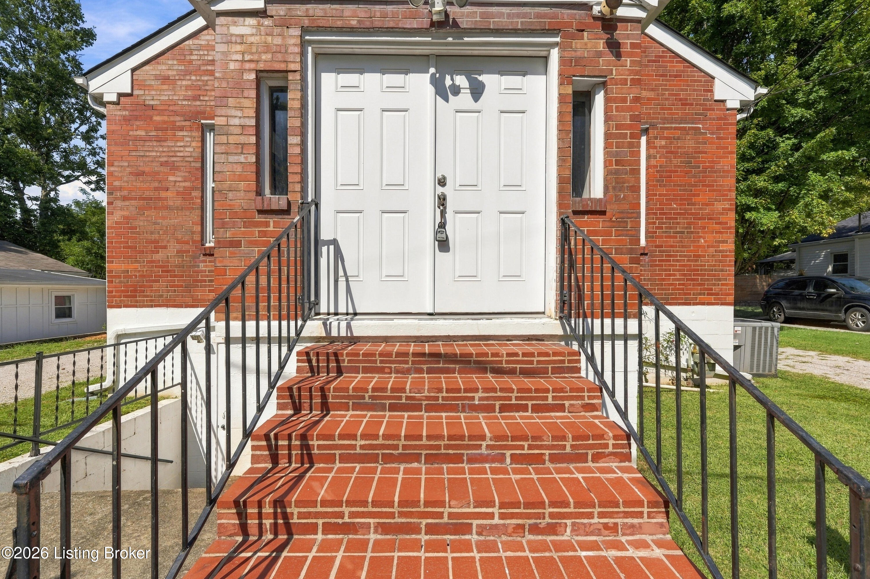 109 Berry Ave Property Photo 5