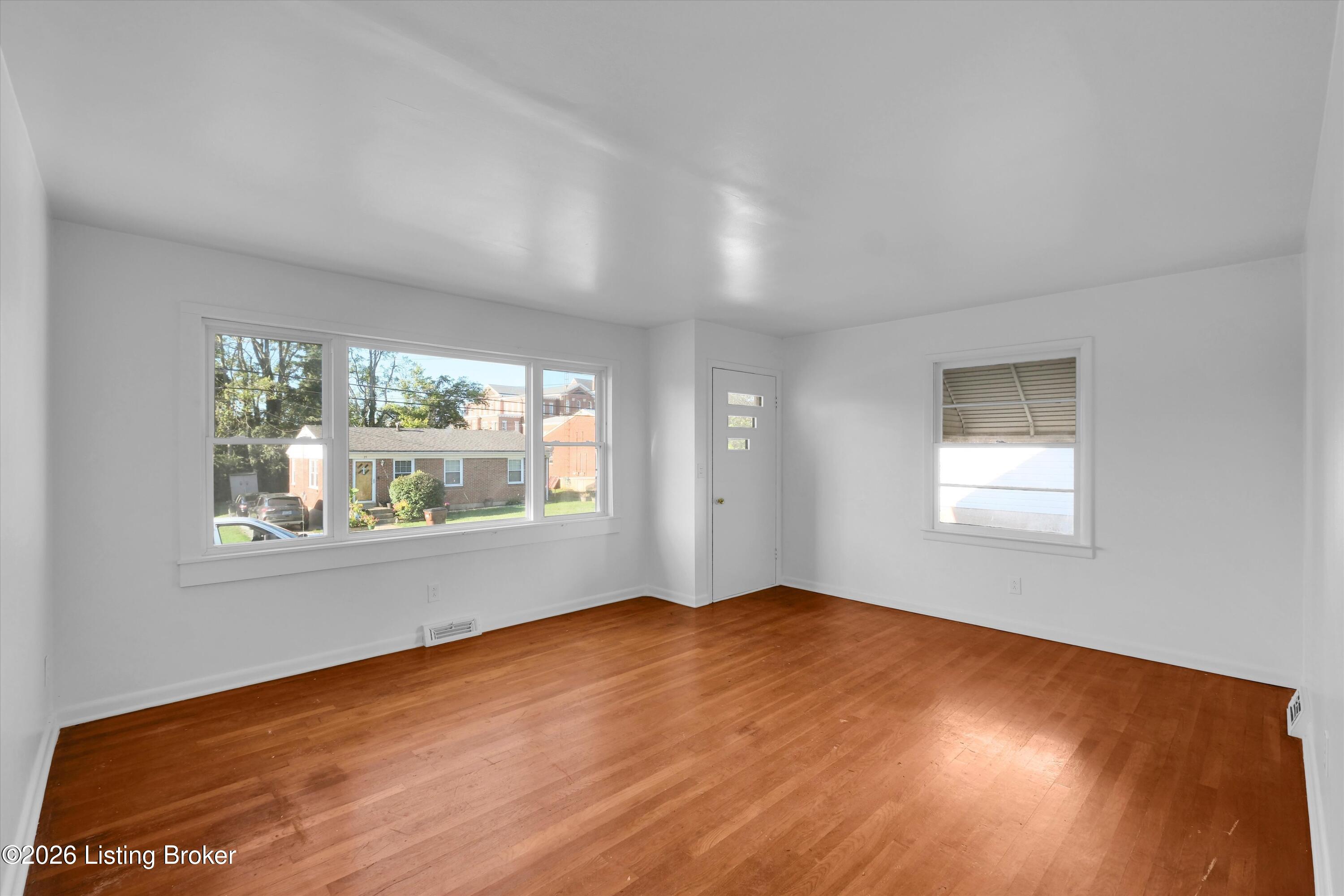 24 W College St Property Photo 5