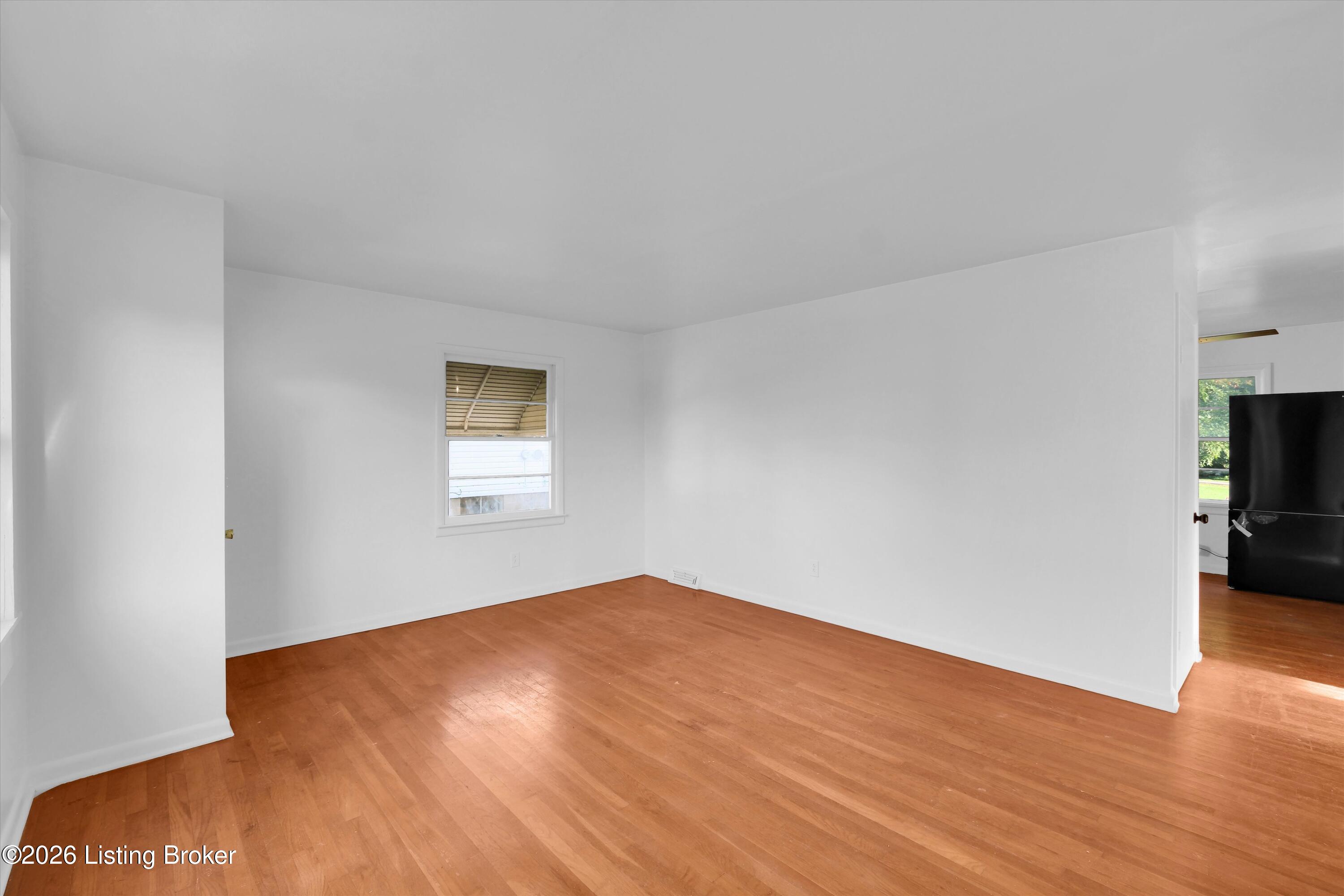 24 W College St Property Photo 7
