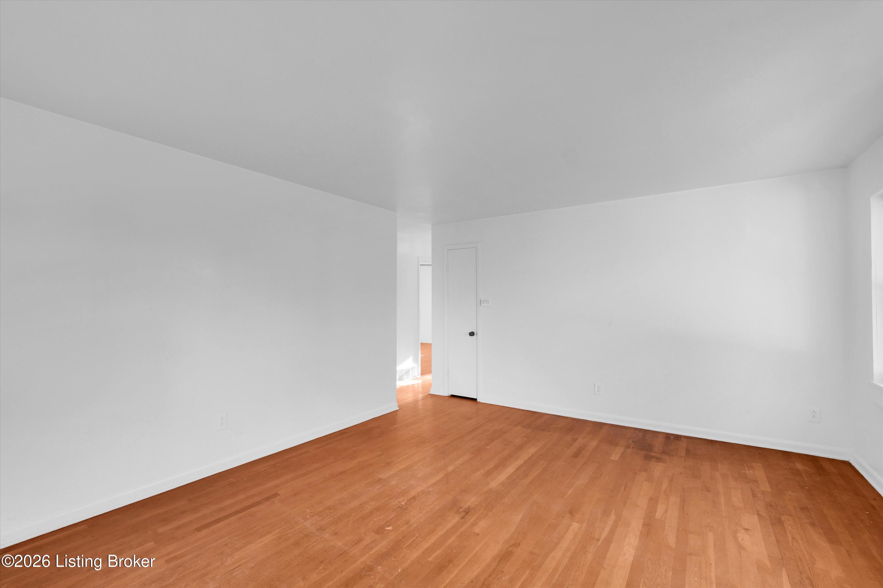 24 W College St Property Photo 8