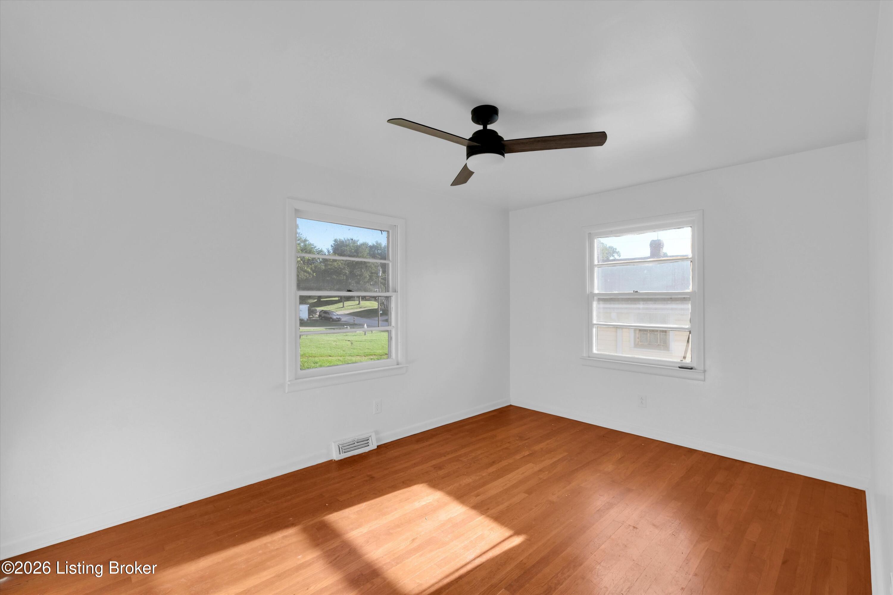 24 W College St Property Photo 14