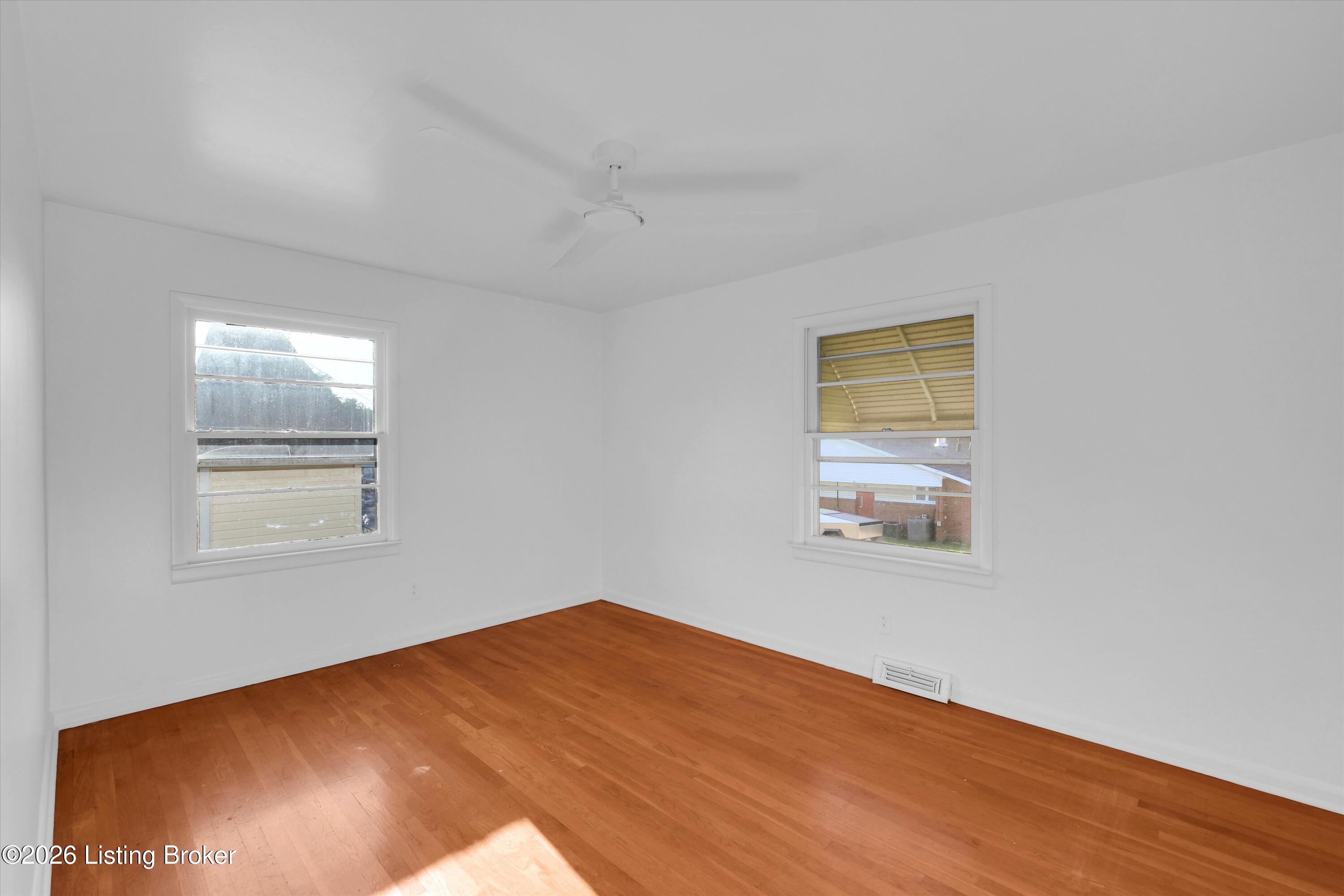 24 W College St Property Photo 17