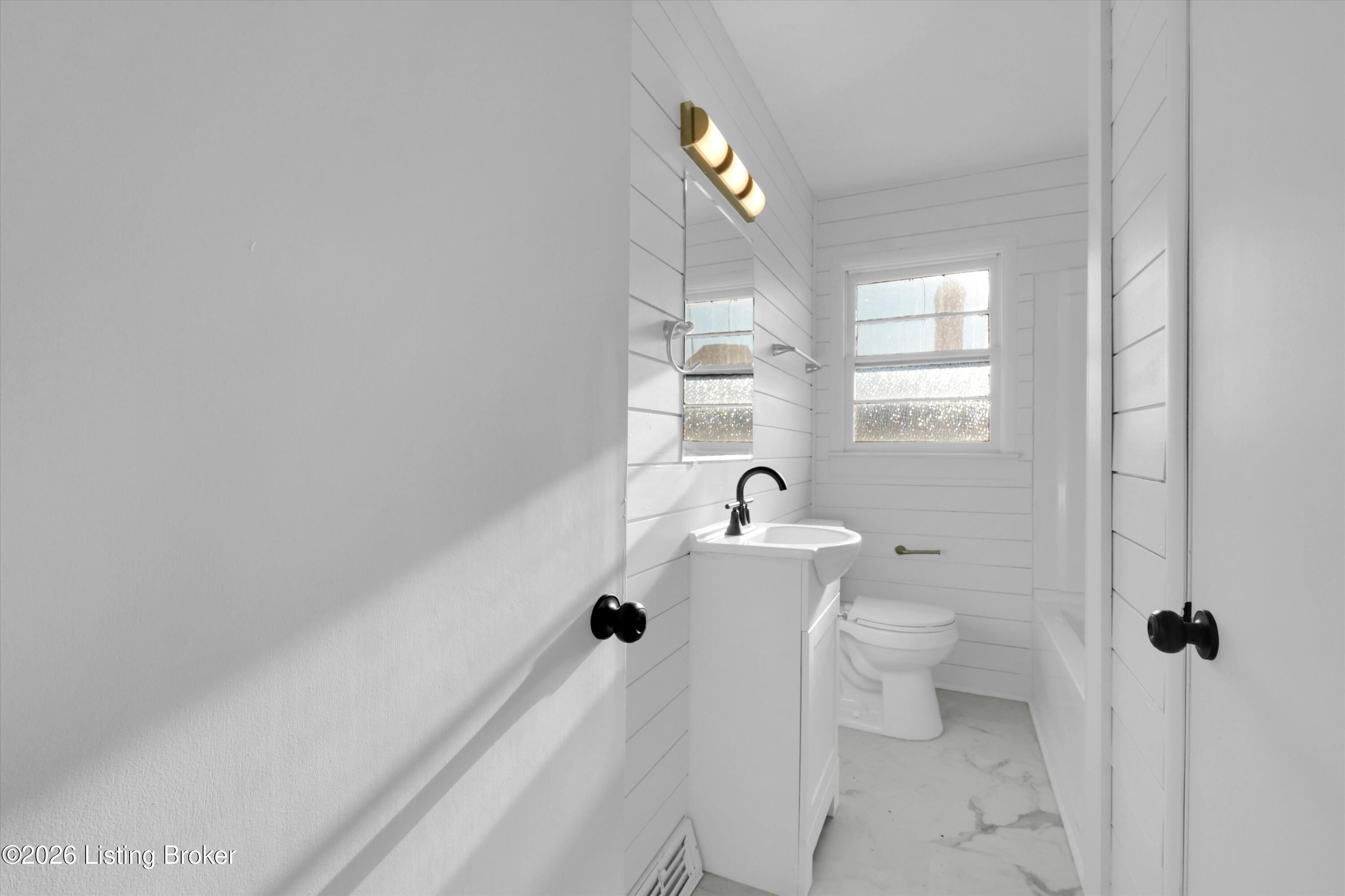 24 W College St Property Photo 20