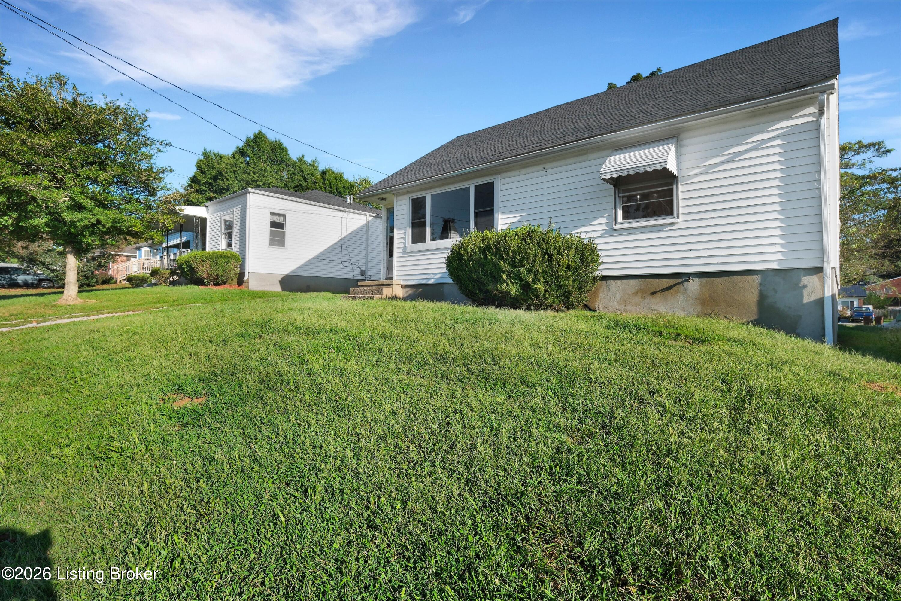 24 W College St Property Photo 32