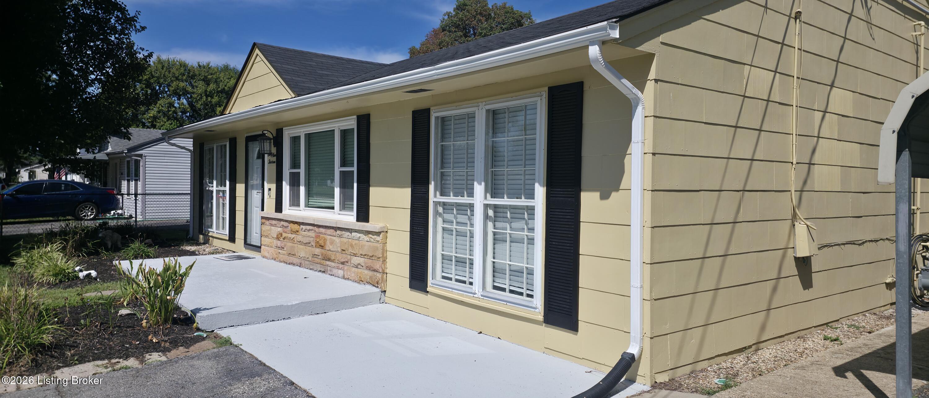 6913 Watson Ln Property Photo 3