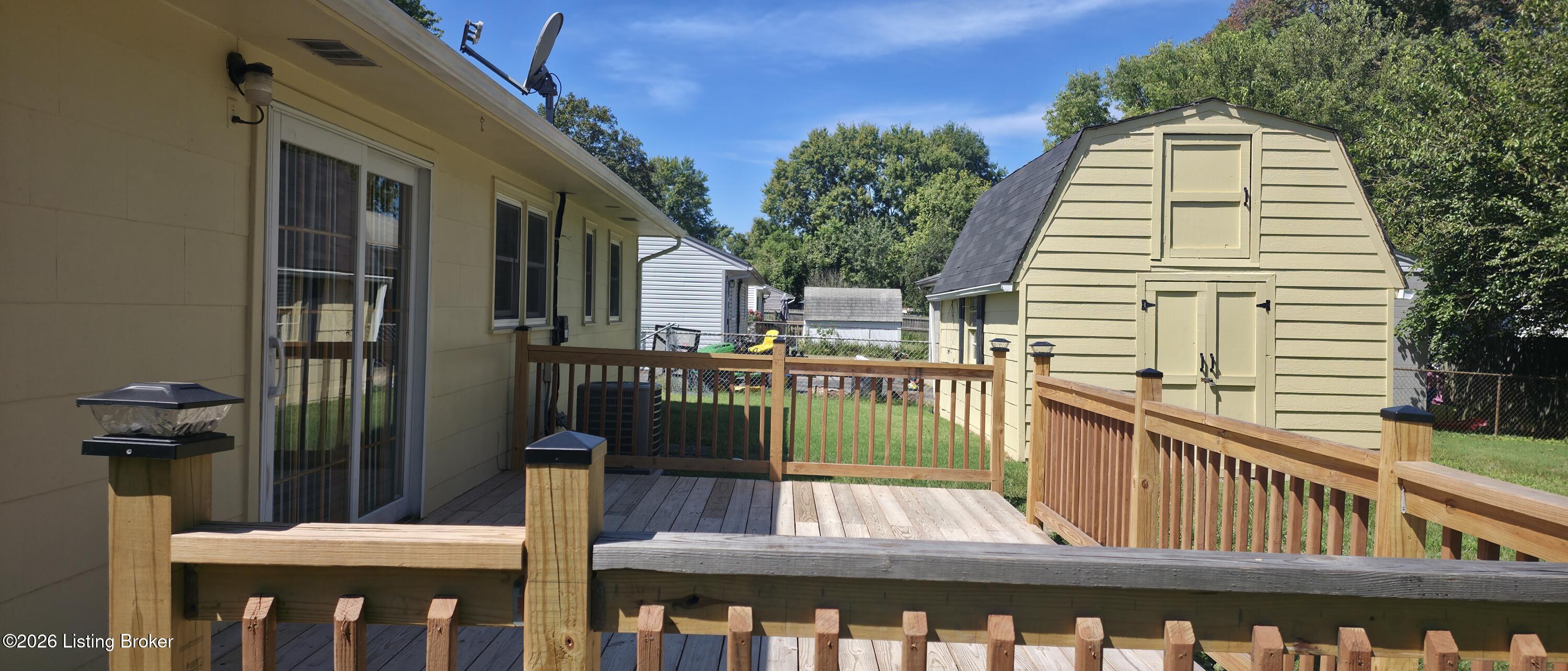 6913 Watson Ln Property Photo 5