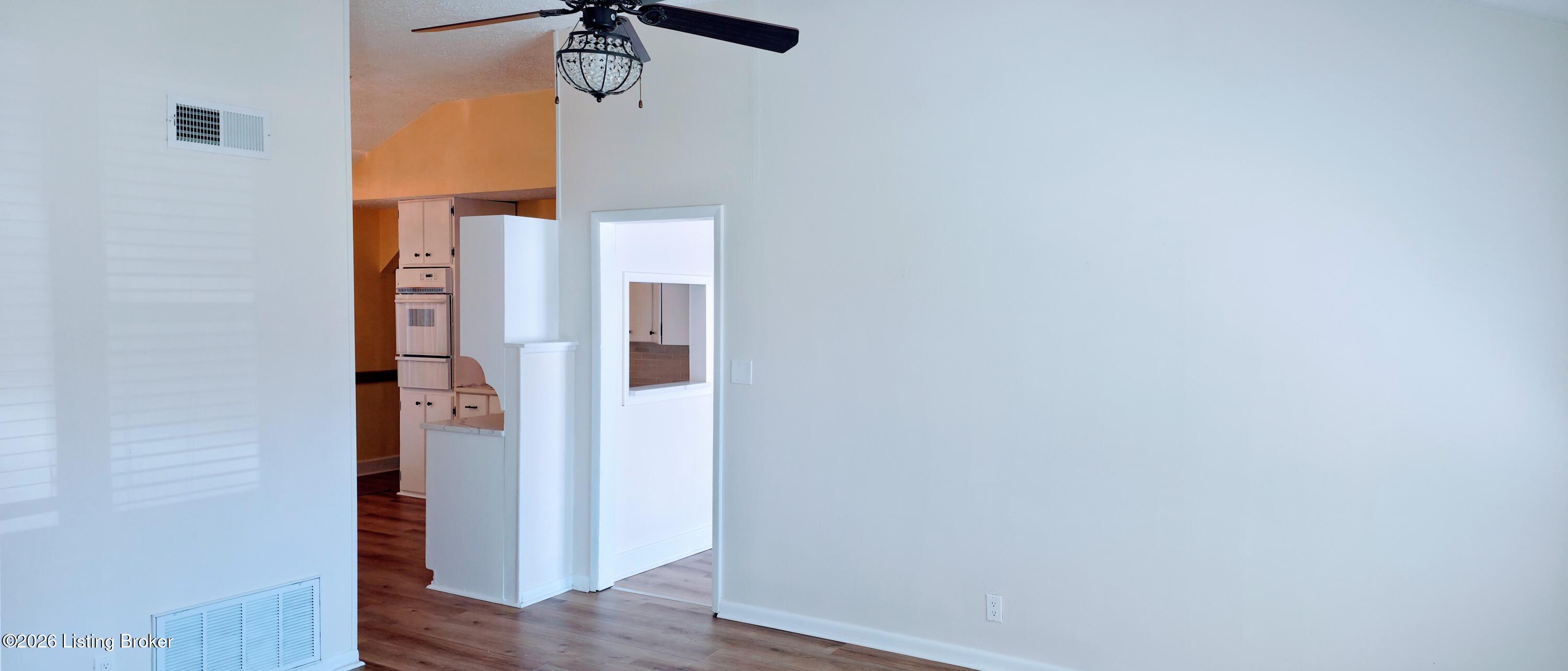 6913 Watson Ln Property Photo 6