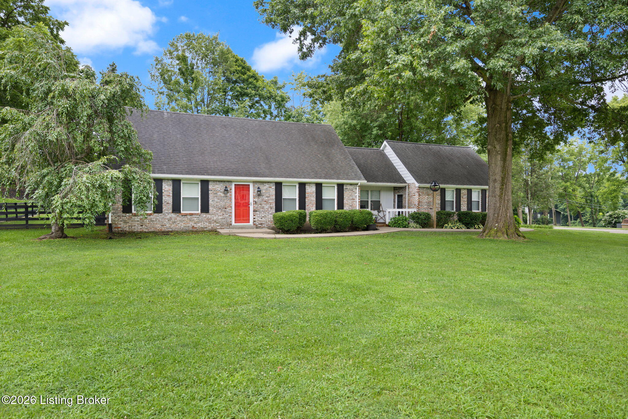 108 Carey Ln Property Photo 4
