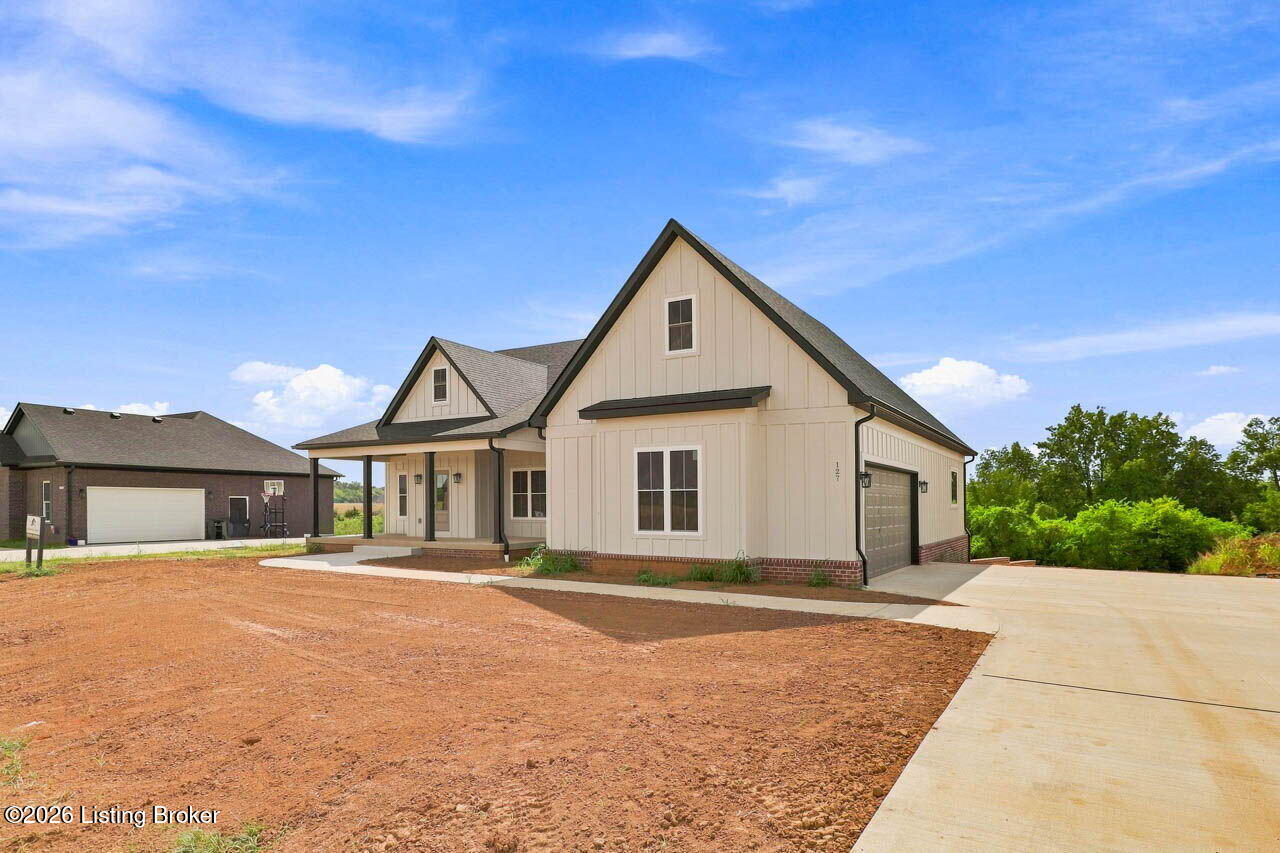 127 Woodford Dr Property Photo 4
