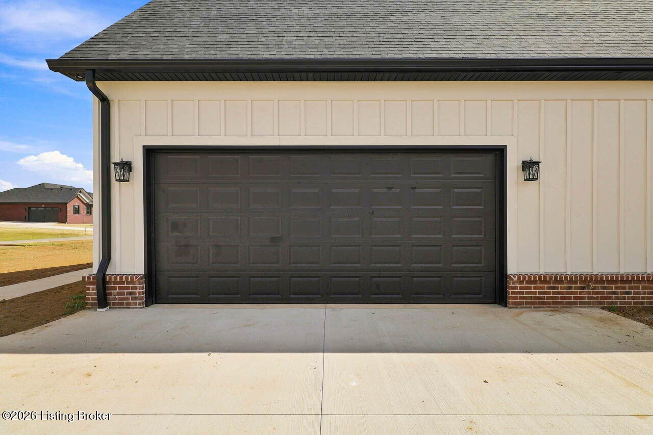 127 Woodford Dr Property Photo 5
