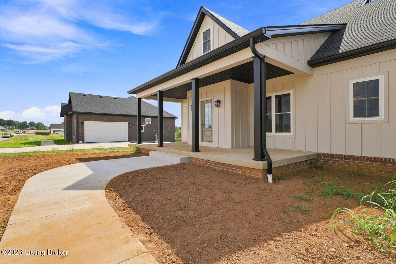 127 Woodford Dr Property Photo 6
