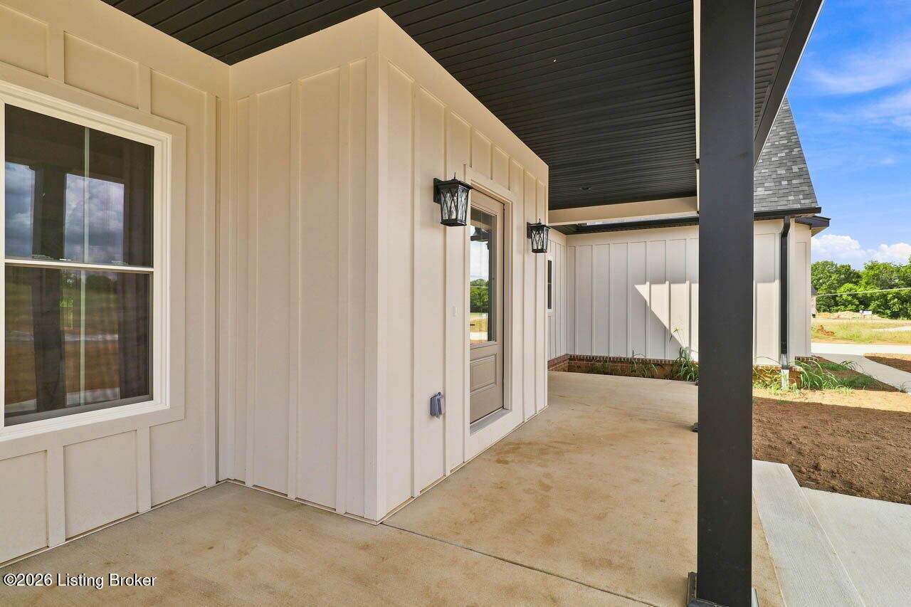 127 Woodford Dr Property Photo 8