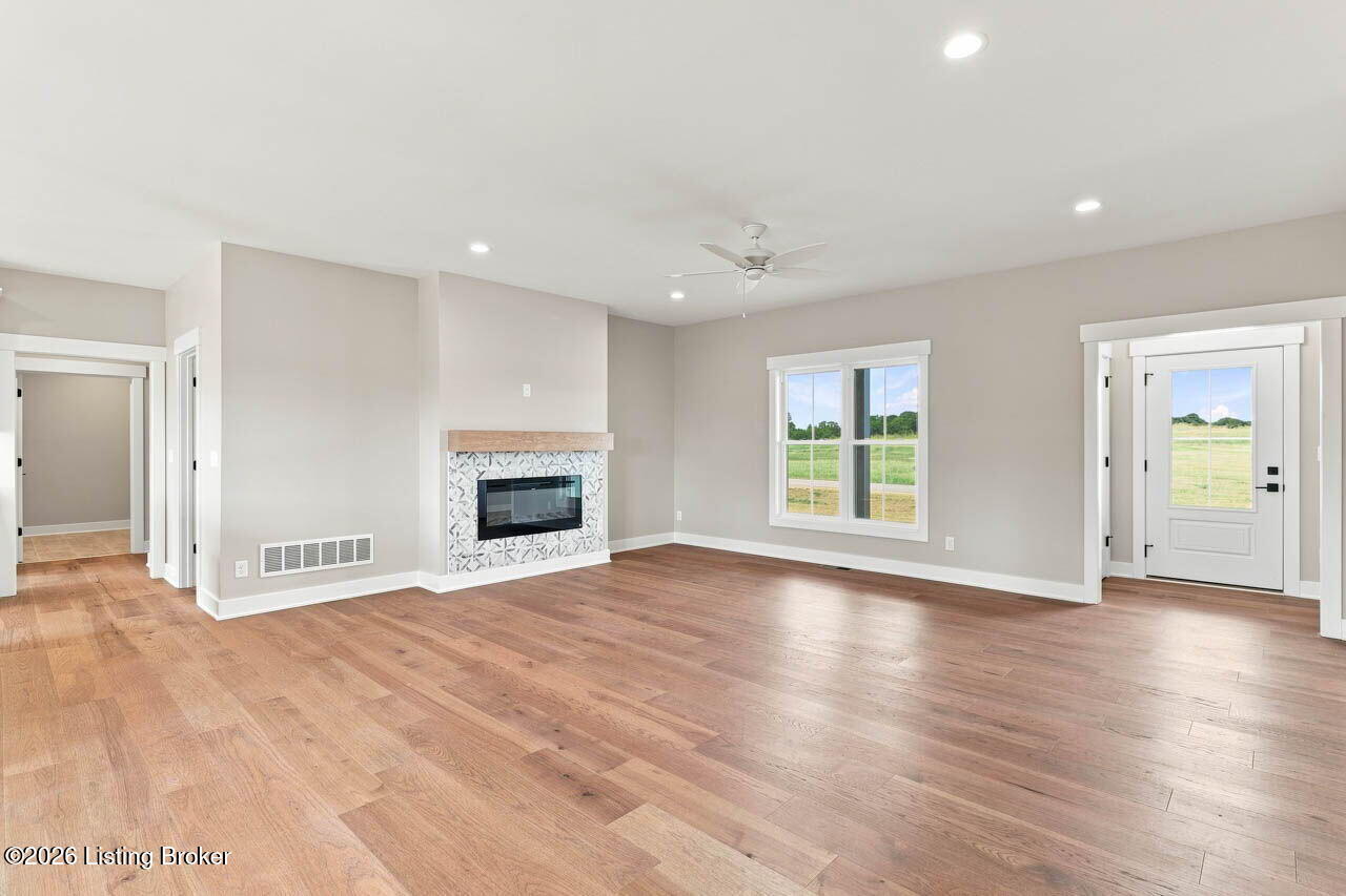 127 Woodford Dr Property Photo 12