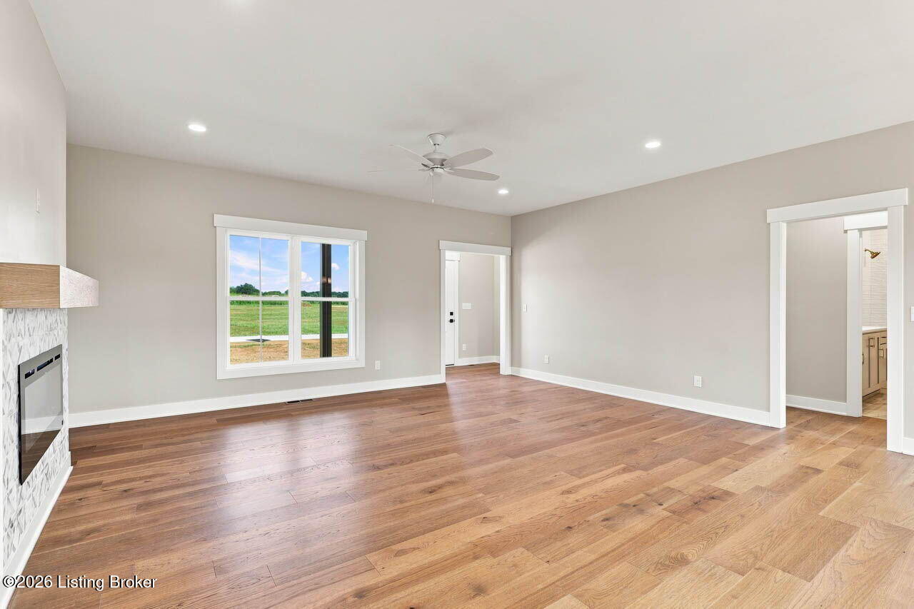 127 Woodford Dr Property Photo 13