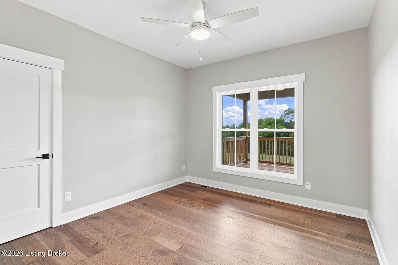 127 Woodford Dr Property Photo 28