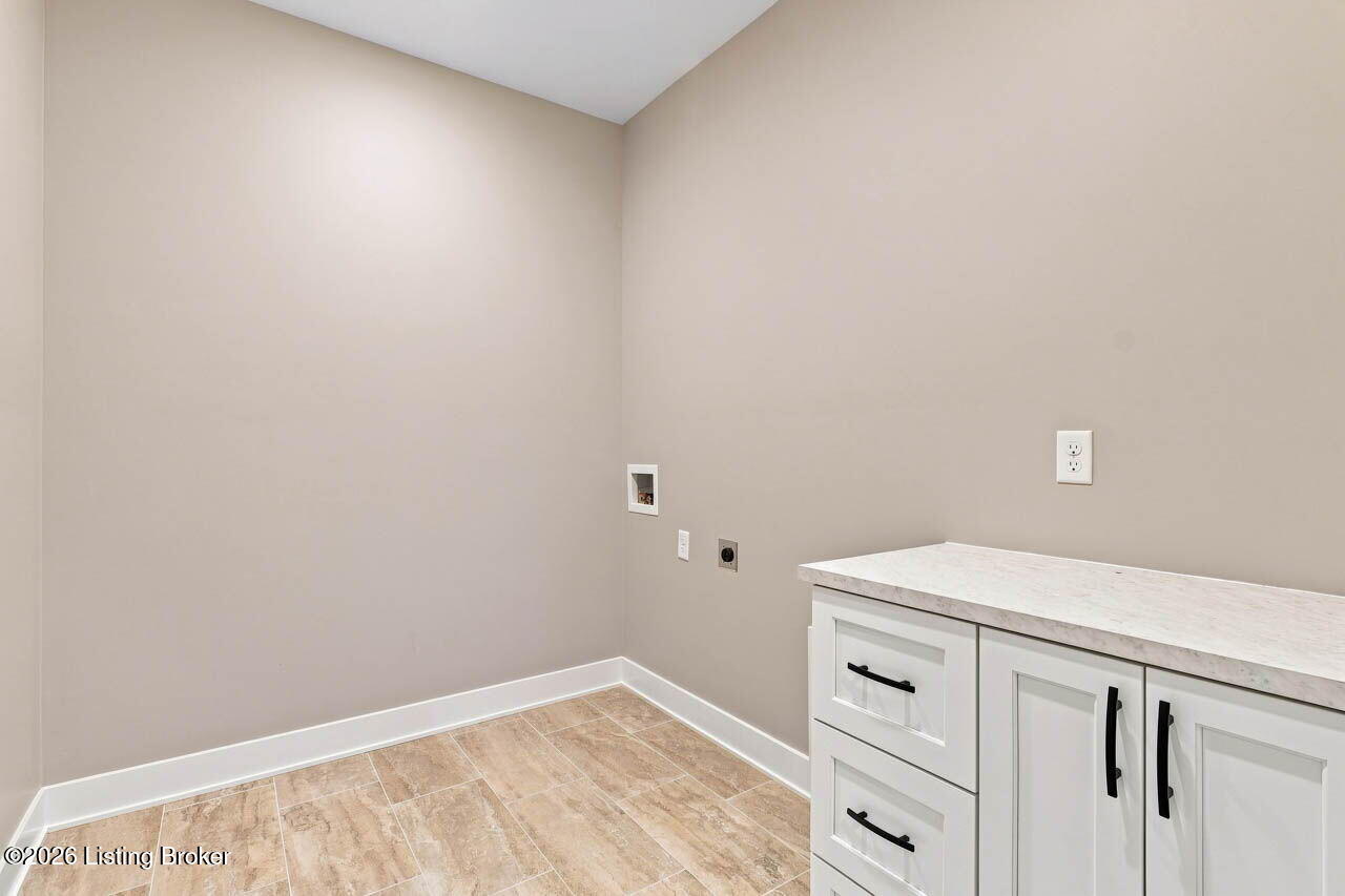 127 Woodford Dr Property Photo 40