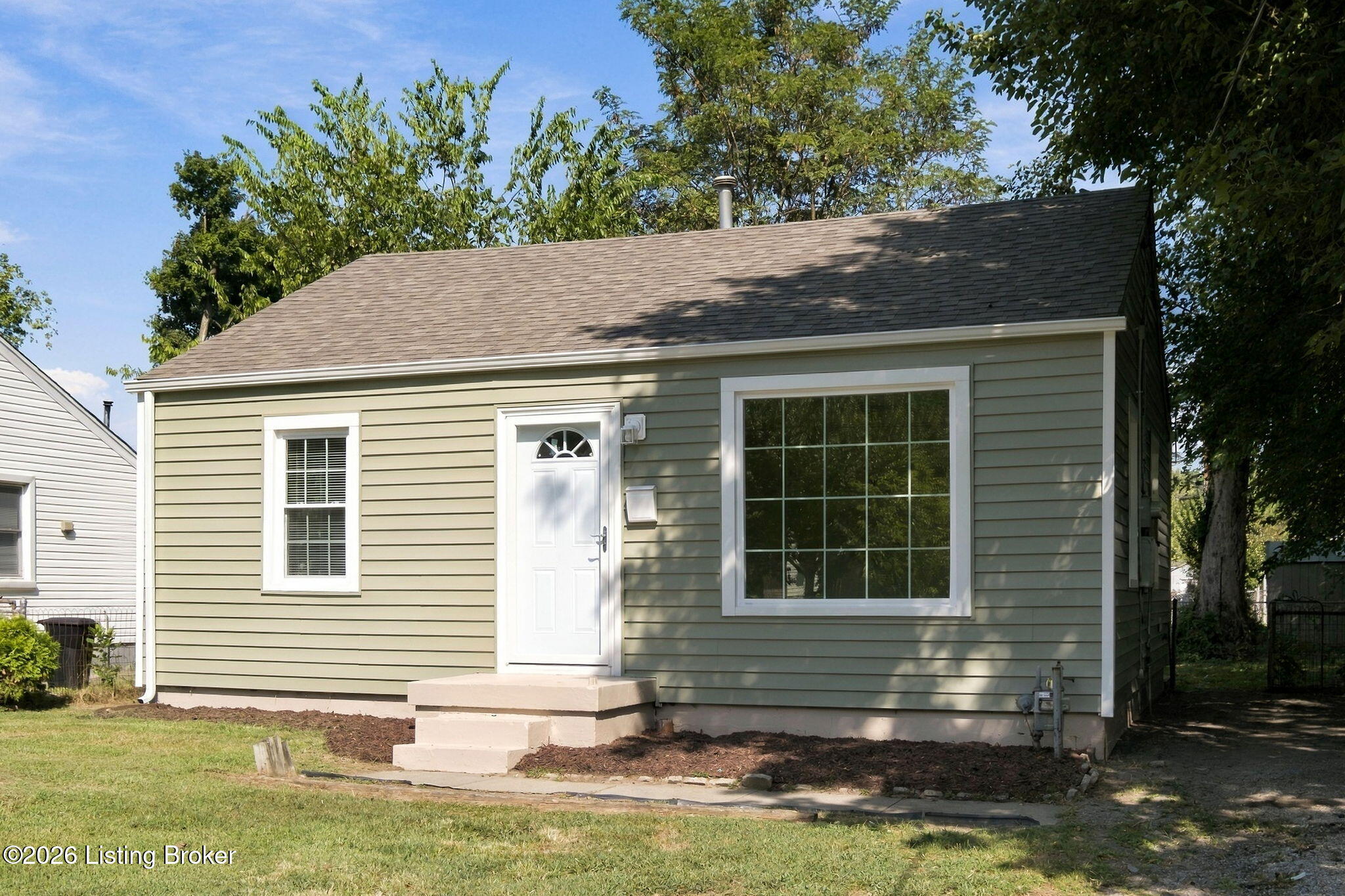 1027 Seelbach Ave Property Photo 1