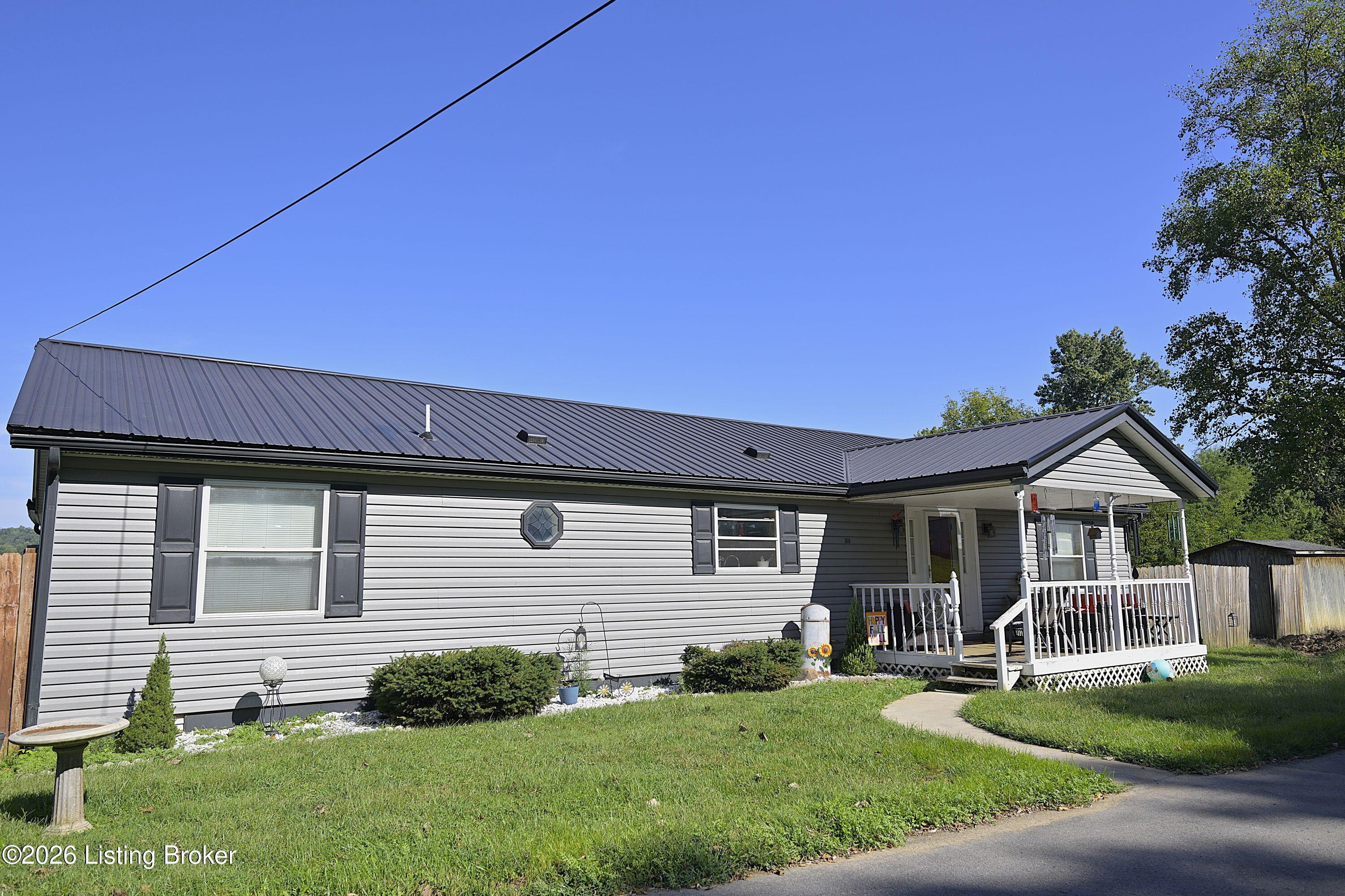 707a Main St Property Photo 2