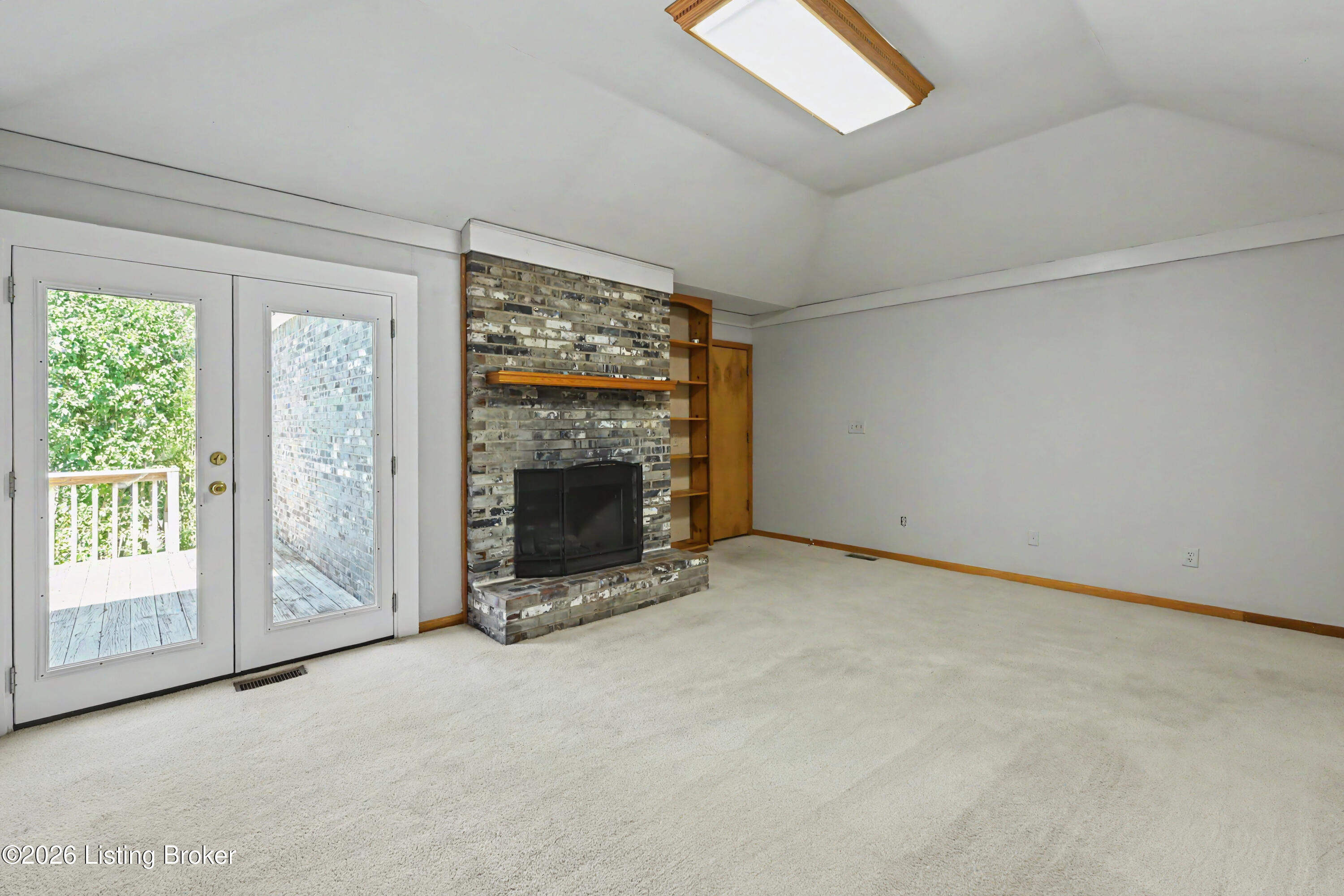 8911 Acushnet Rd Property Photo 5