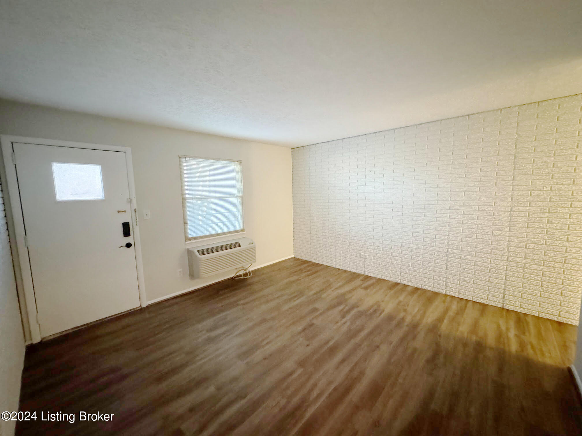 4012 Dupont Cir 309 Property Photo 3