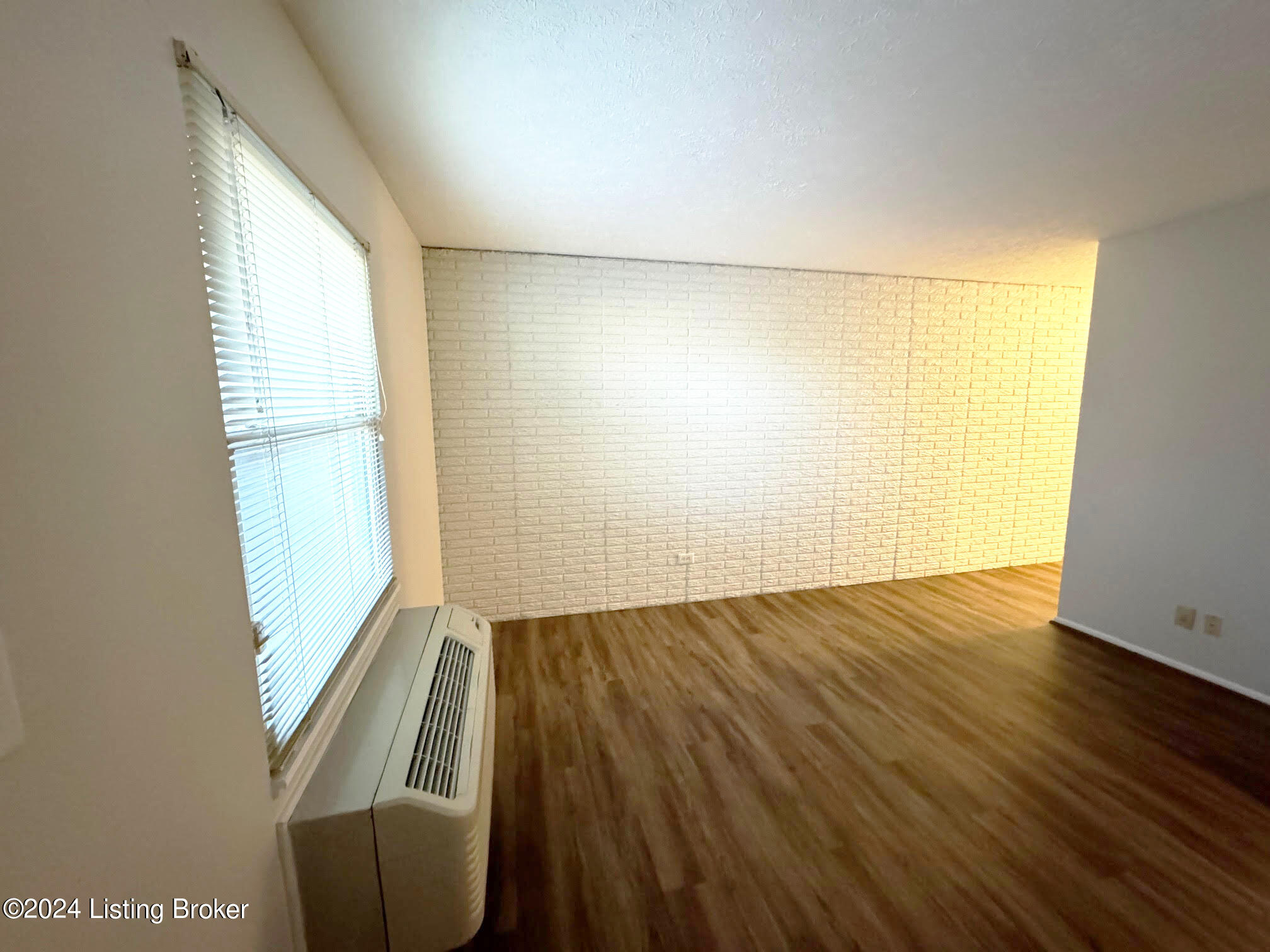 4012 Dupont Cir 309 Property Photo 4