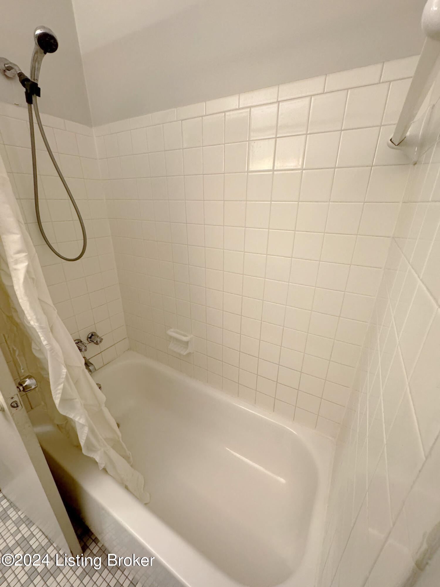 4012 Dupont Cir 309 Property Photo 16